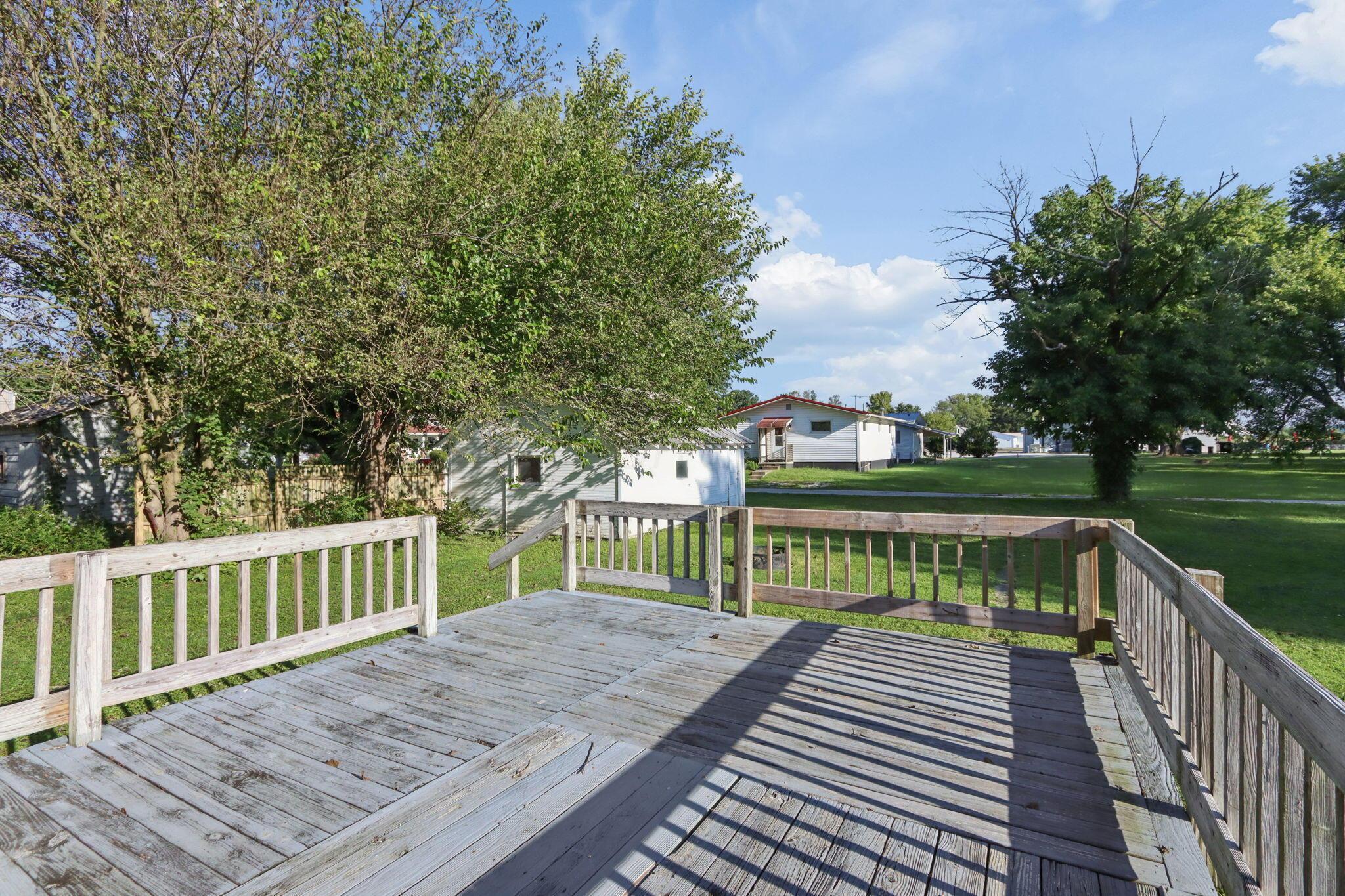 304 E Lutz Avenue Property Photo 30