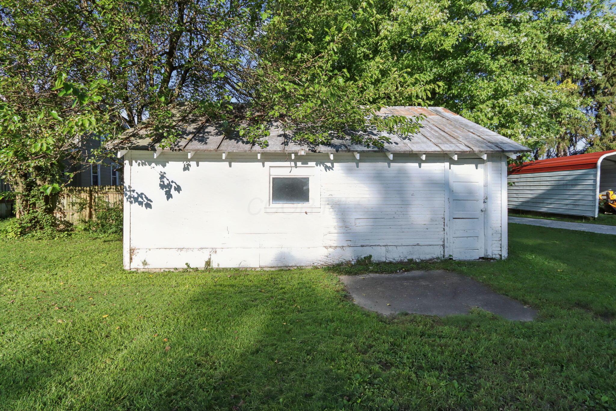 304 E Lutz Avenue Property Photo 33