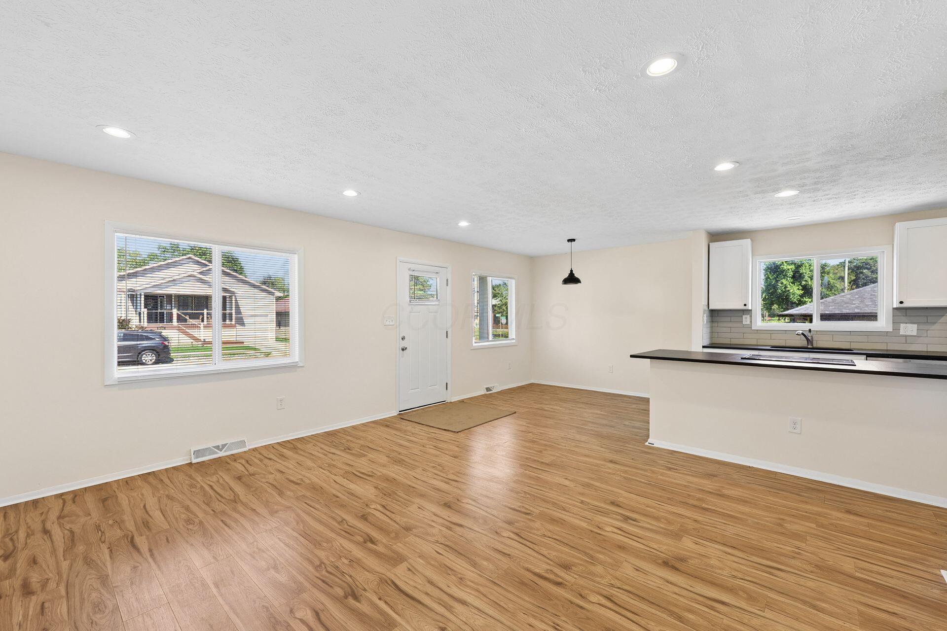 1455 E Deshler Avenue E Property Photo 5