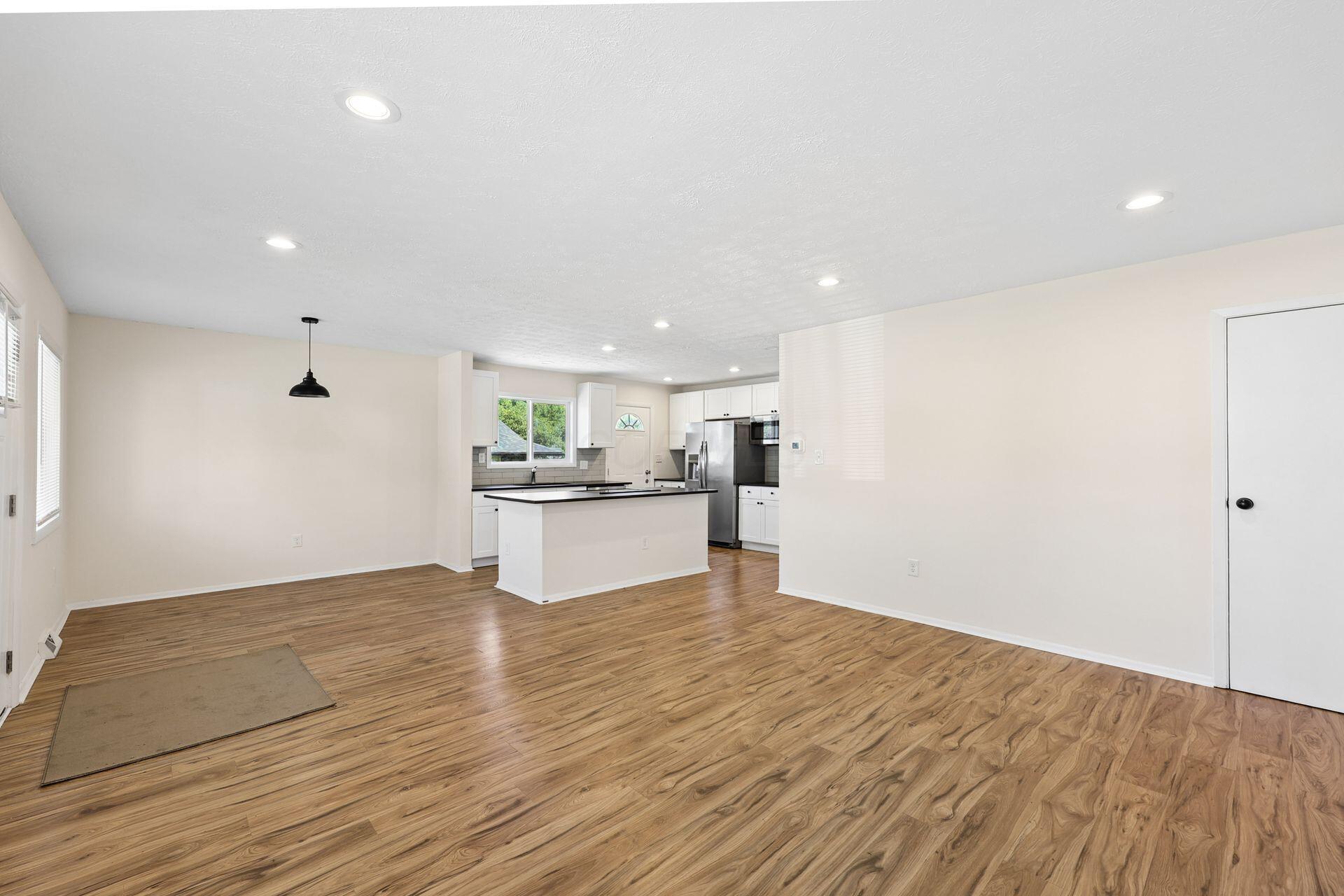1455 E Deshler Avenue E Property Photo 6