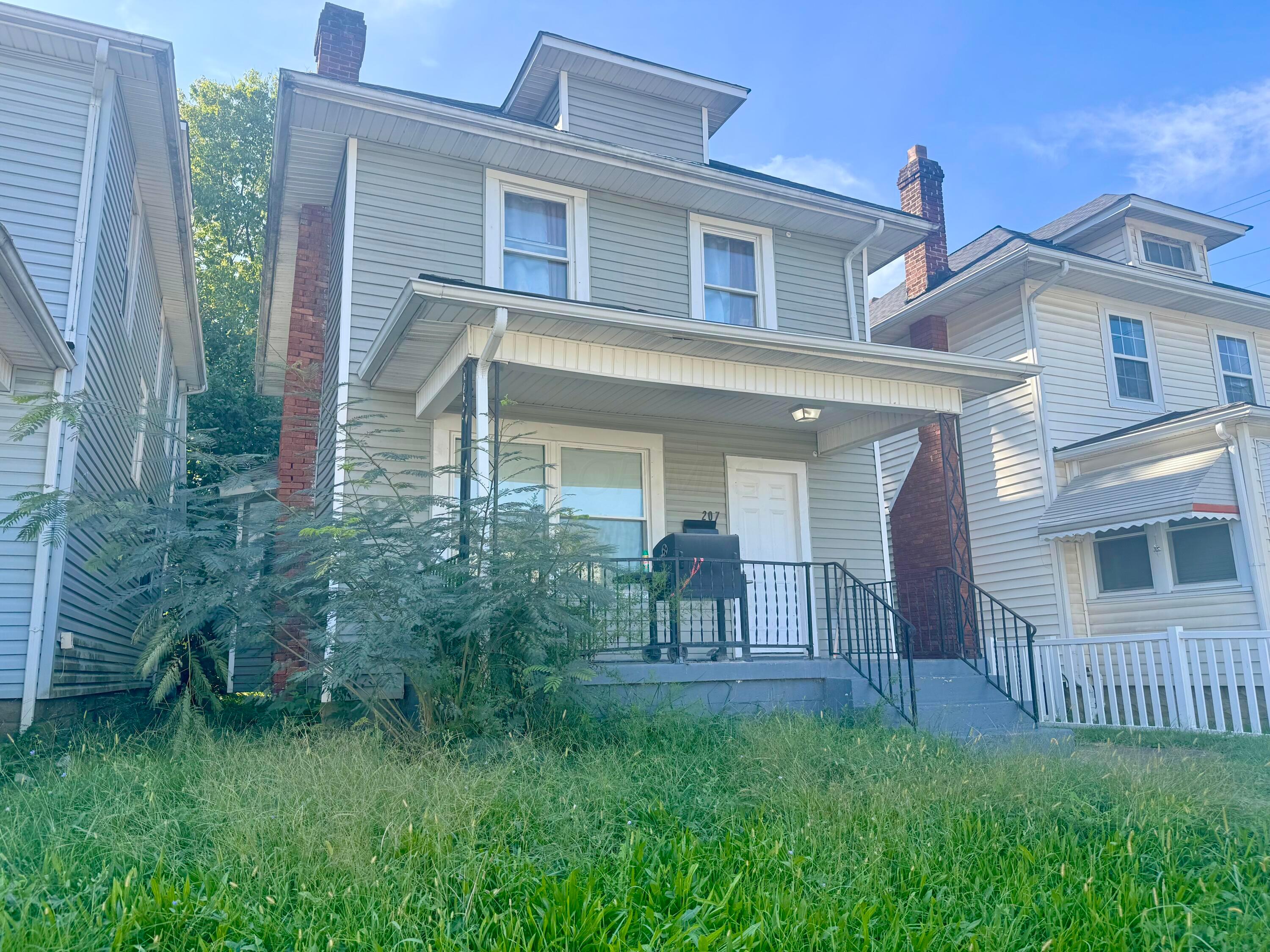 207 S Richardson Avenue Property Photo 1