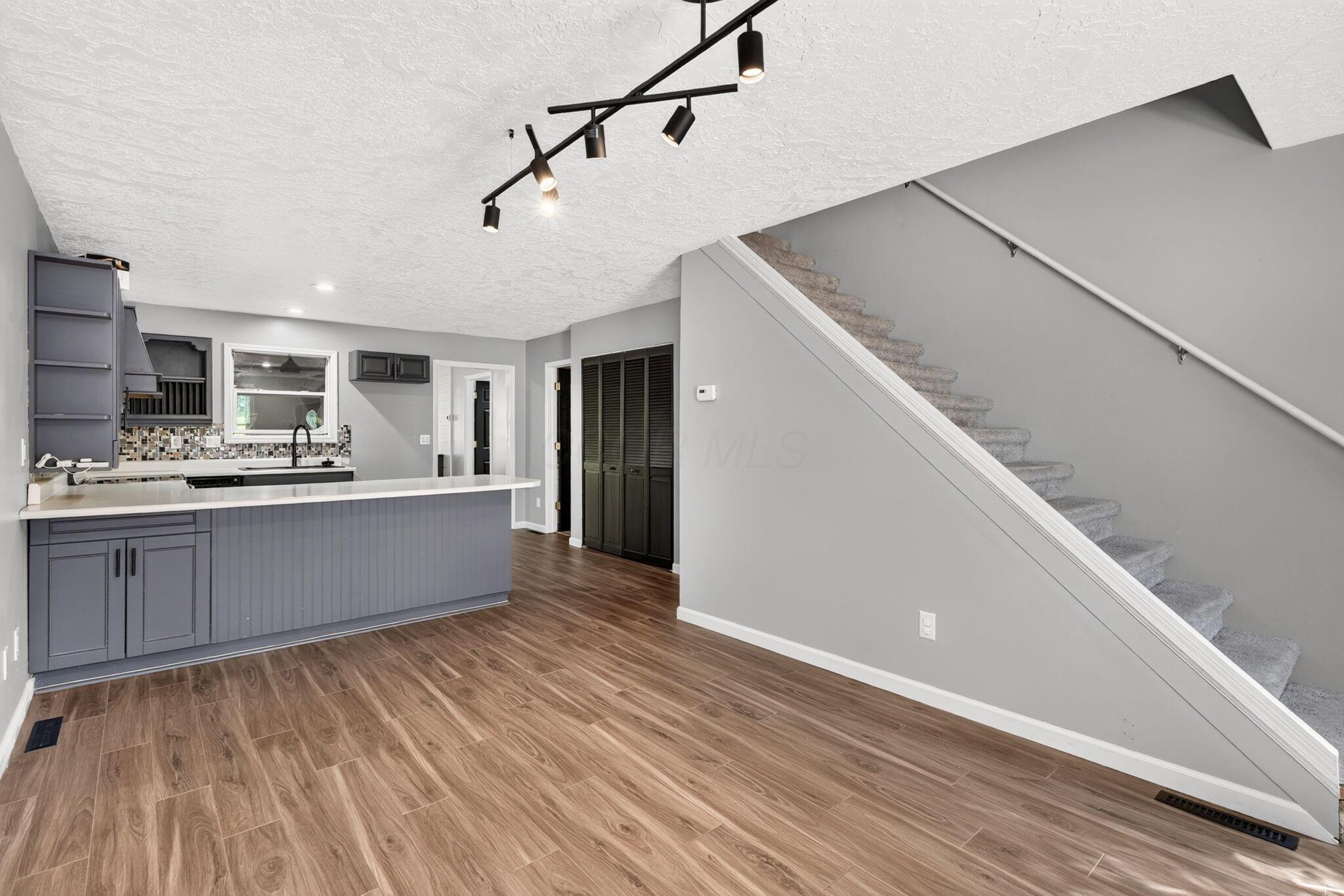 16 E Mitchell Street Property Photo 18