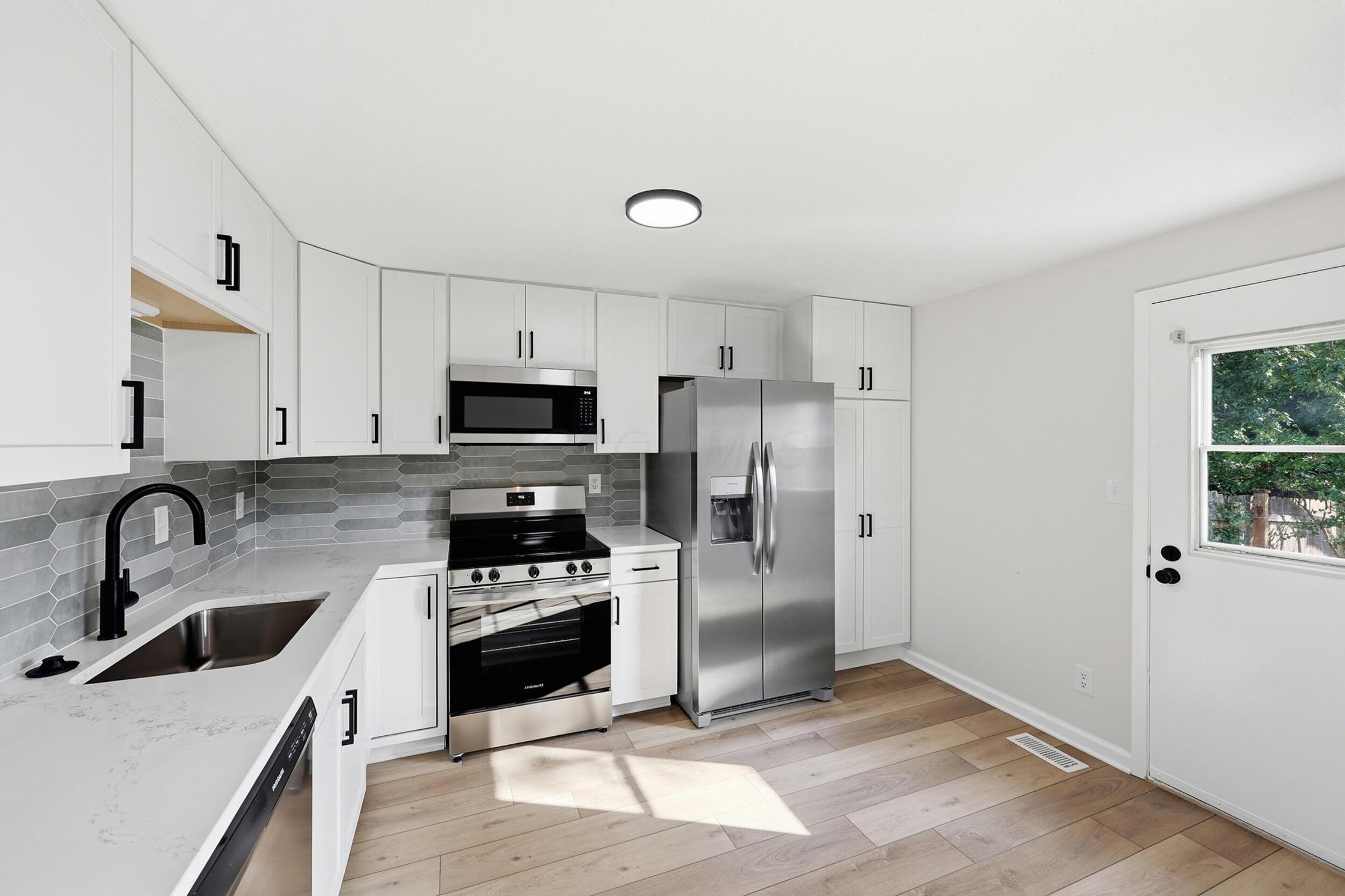 8702 Glencanyon Drive Property Photo 16