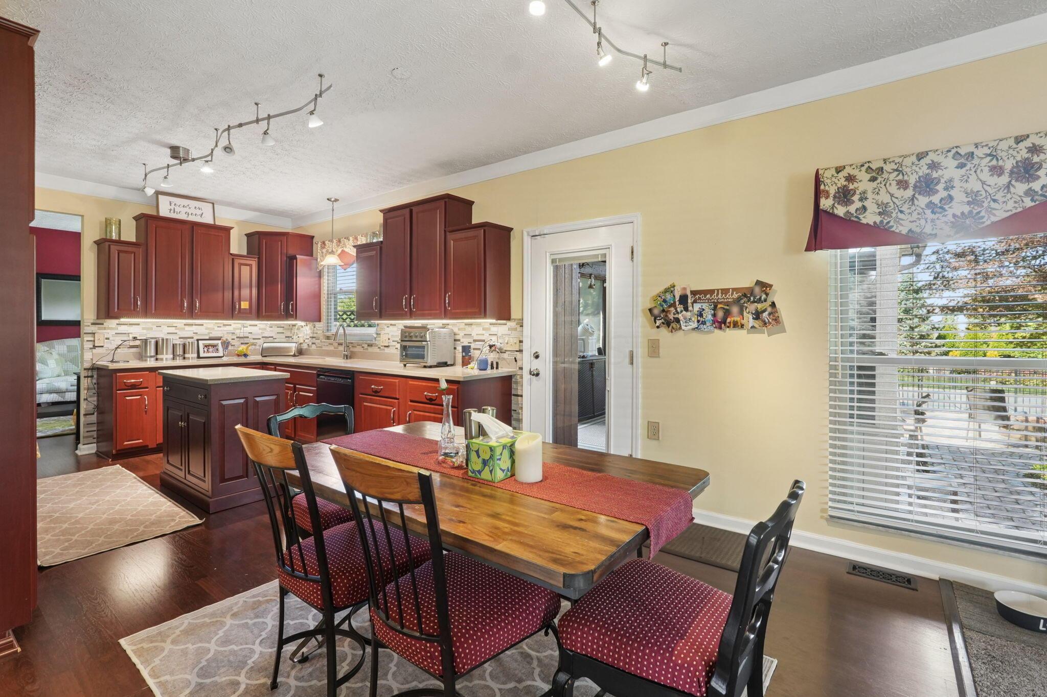 5628 Westbriar Drive Property Photo 10
