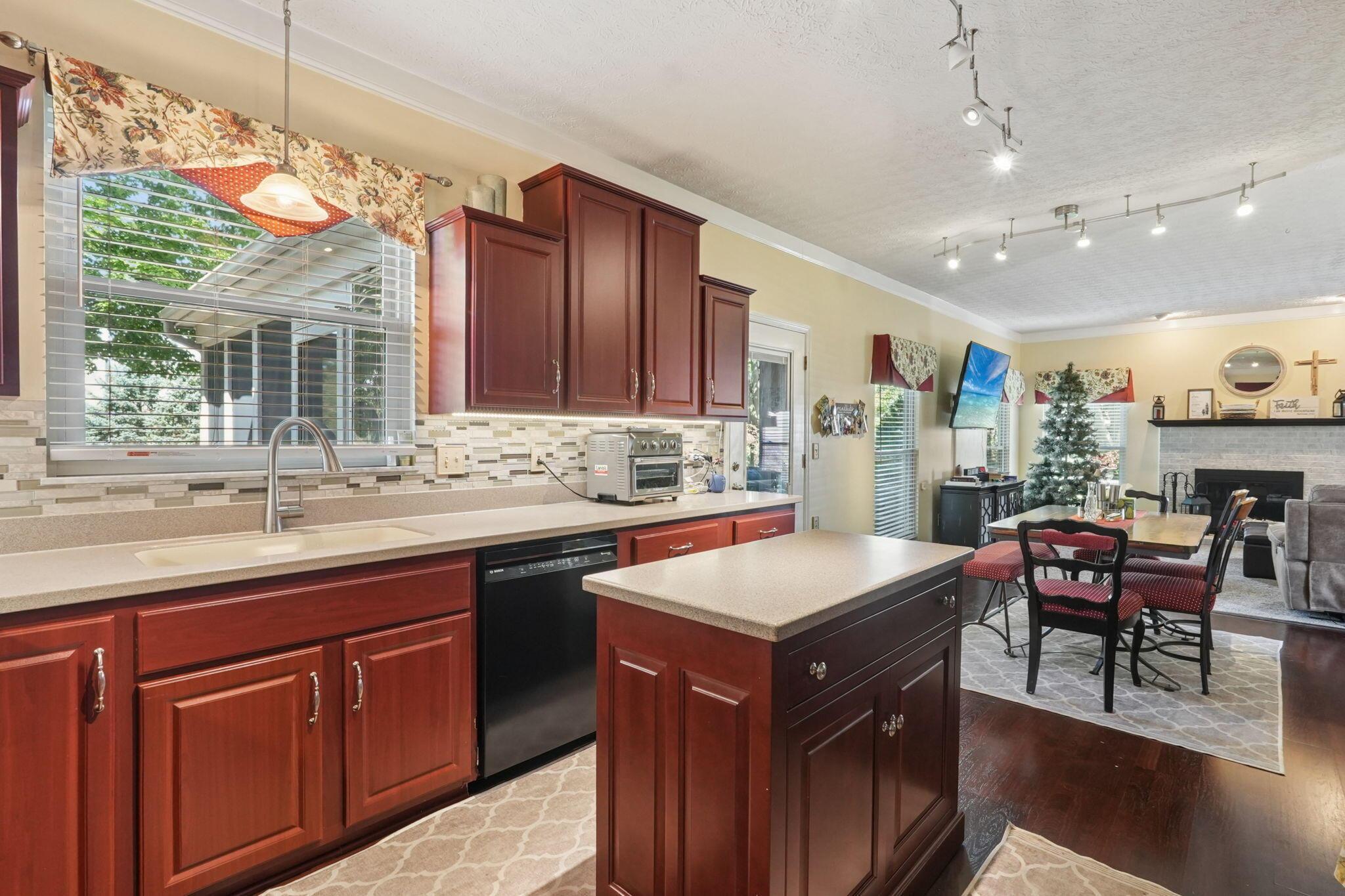 5628 Westbriar Drive Property Photo 14
