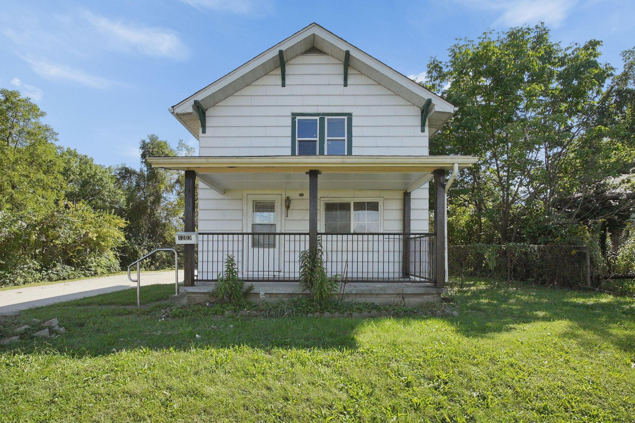 1203 E Innis Avenue Property Photo 1
