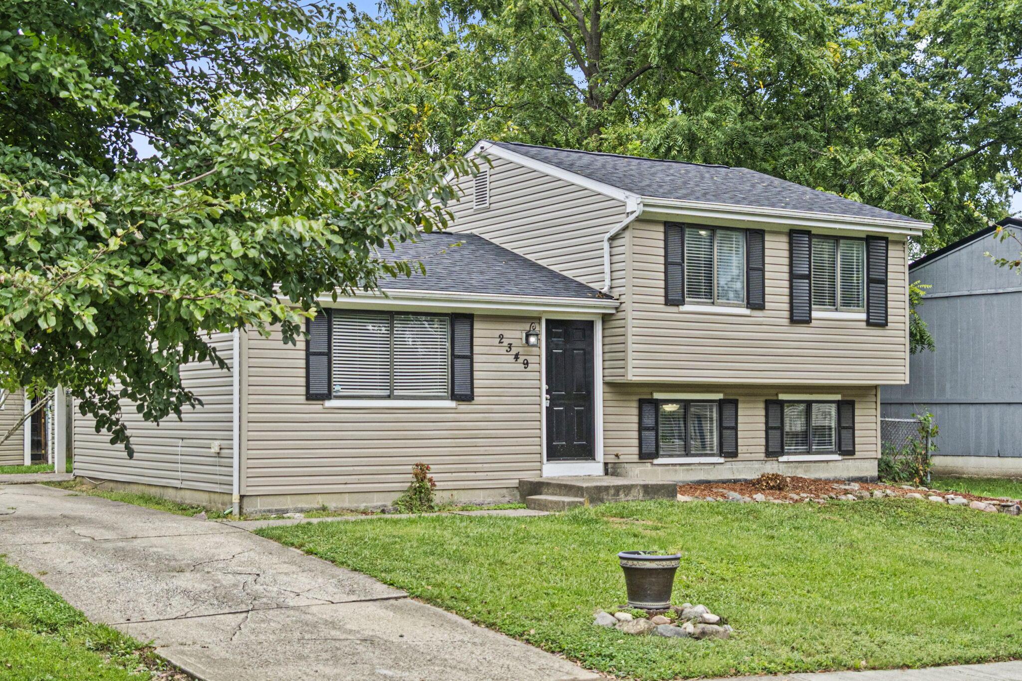 2349 Warfield Drive Property Photo 1