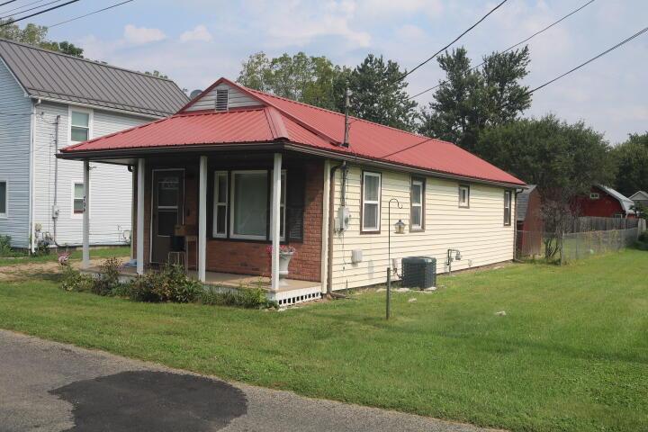 704 Broadway Street Property Photo 1