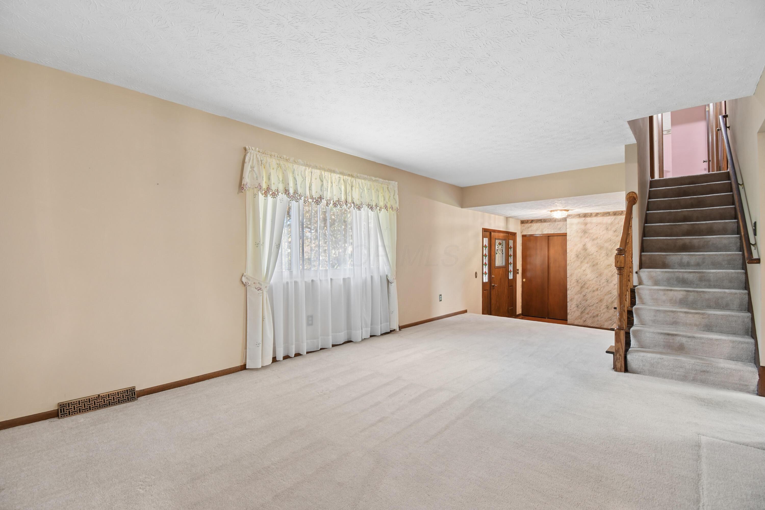 82 Imperial Drive Sw Property Photo 8
