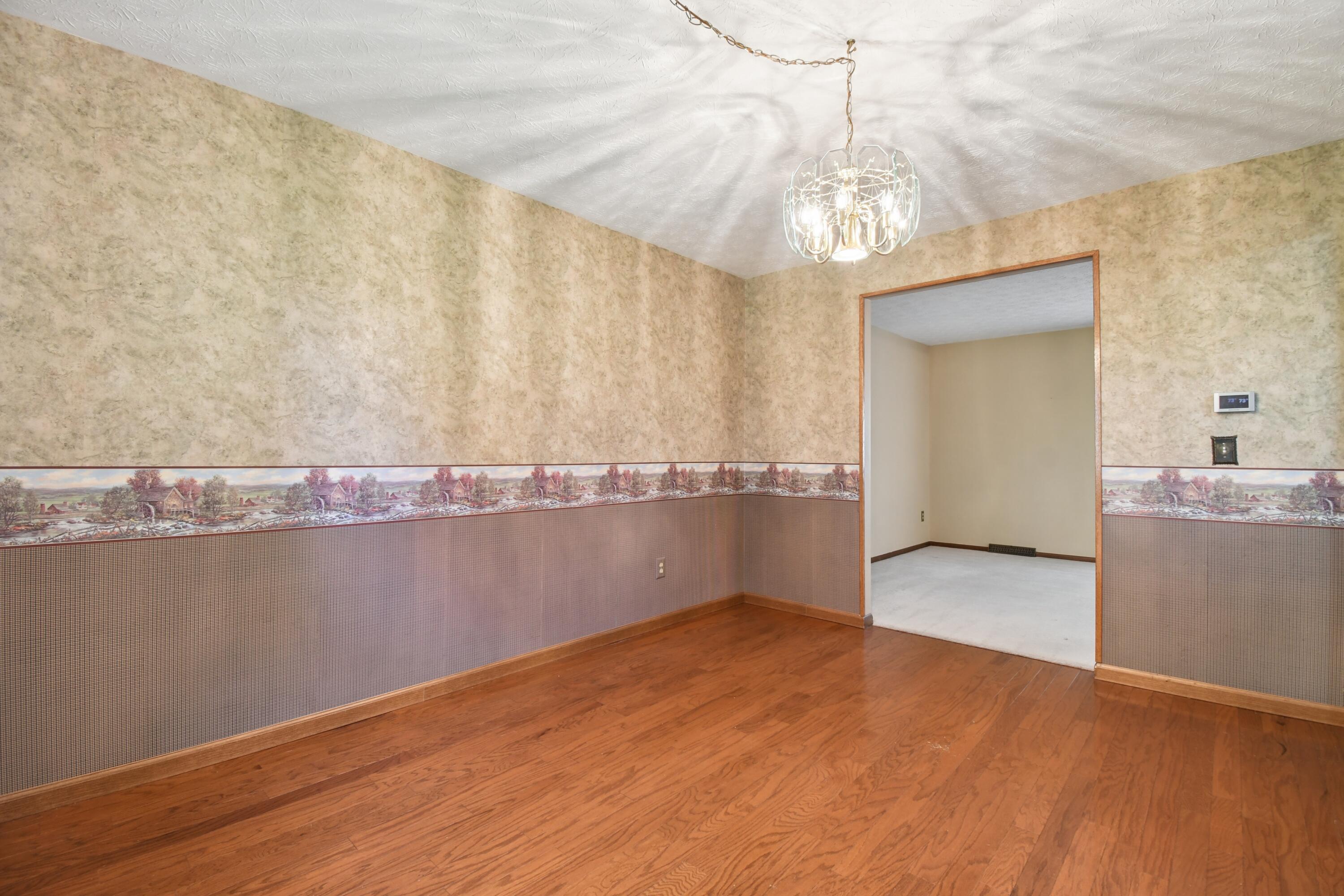82 Imperial Drive Sw Property Photo 10
