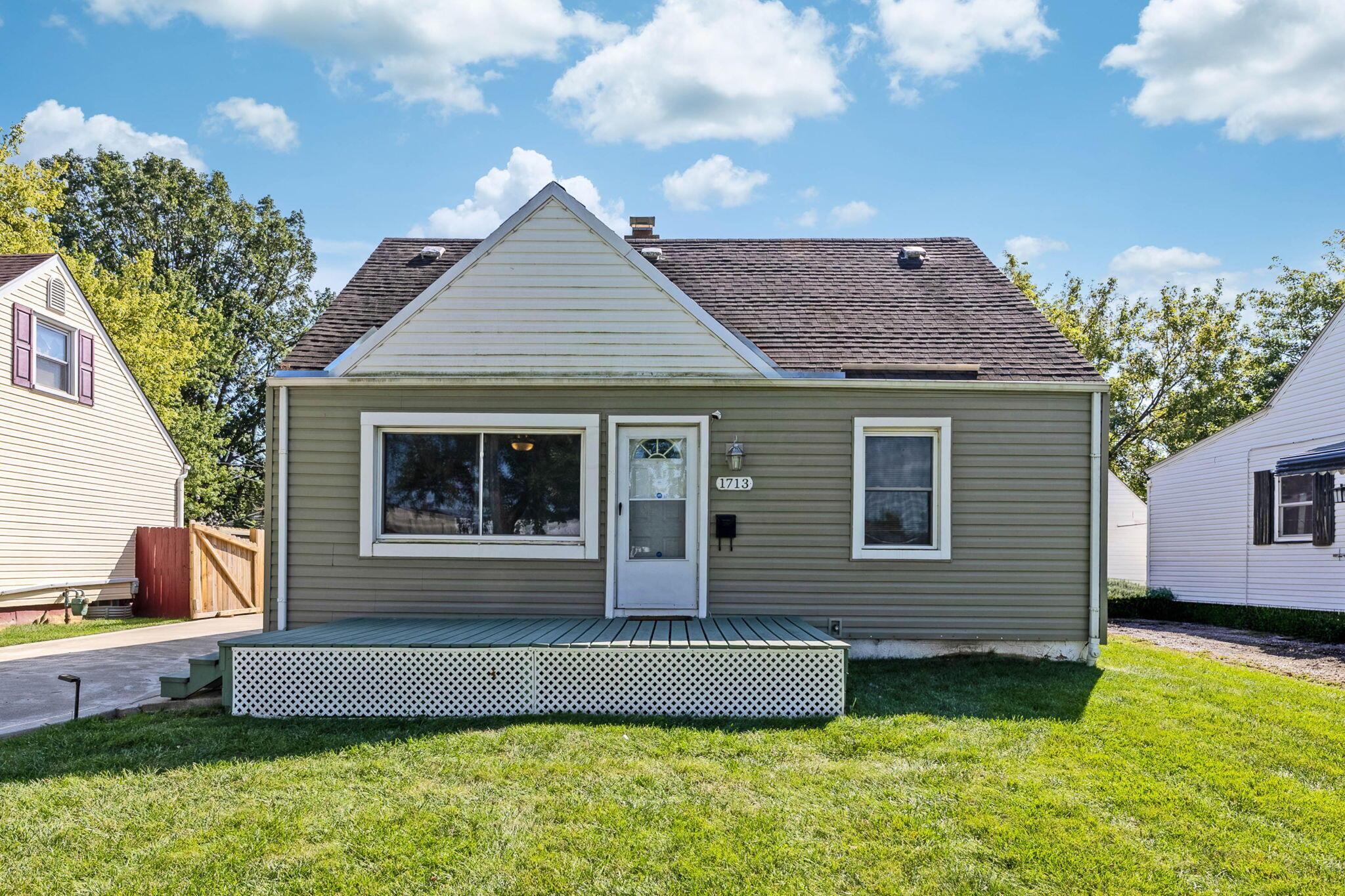 1713 Huy Road Property Photo 1