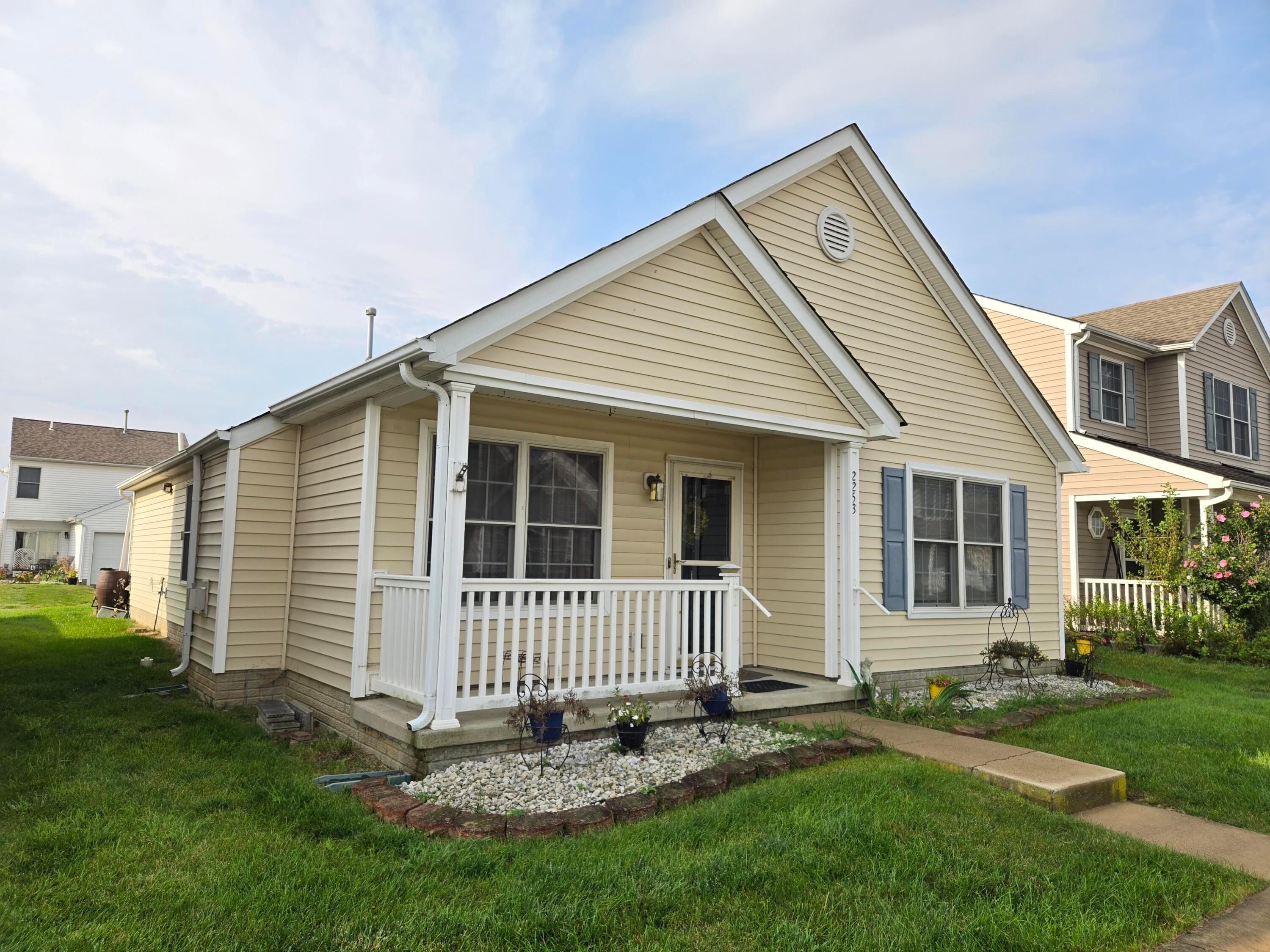 2253 Kilchurn Drive Property Photo 3