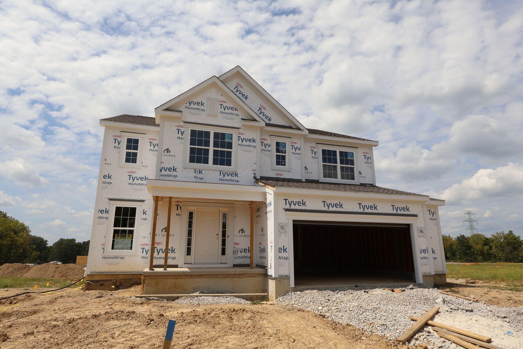 568 Fadley Loop E Property Photo 1