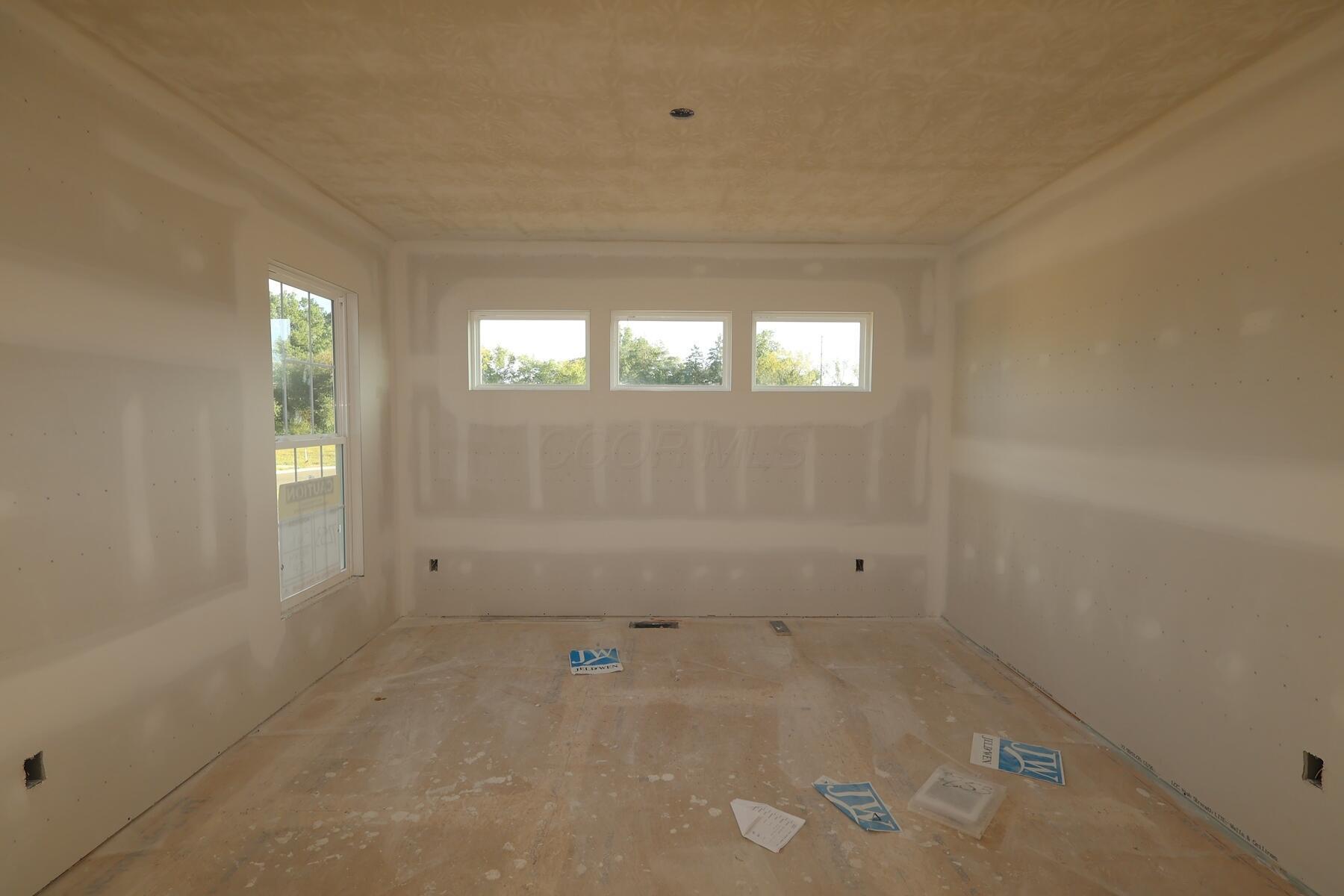 568 Fadley Loop E Property Photo 2