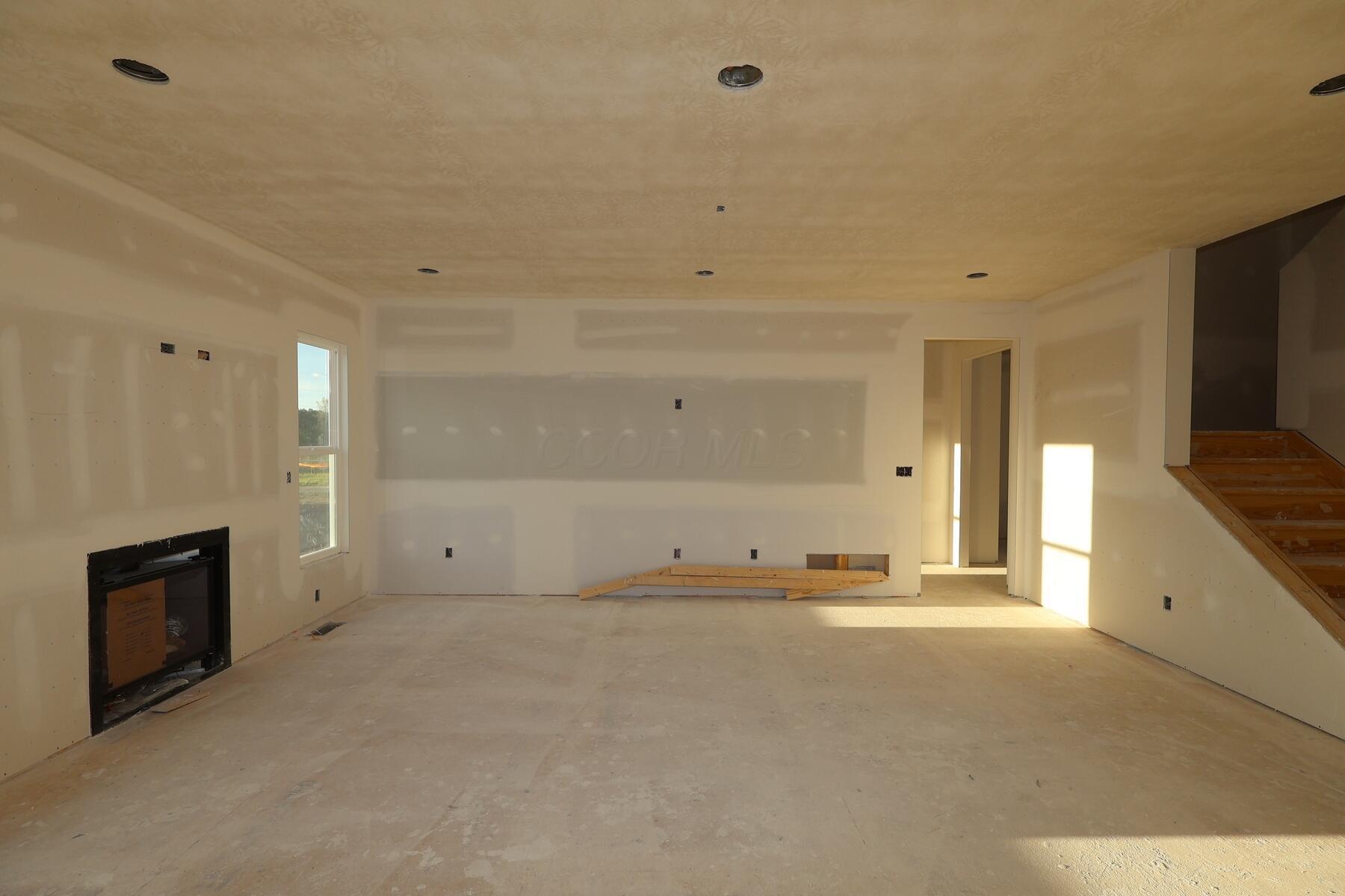 568 Fadley Loop E Property Photo 4