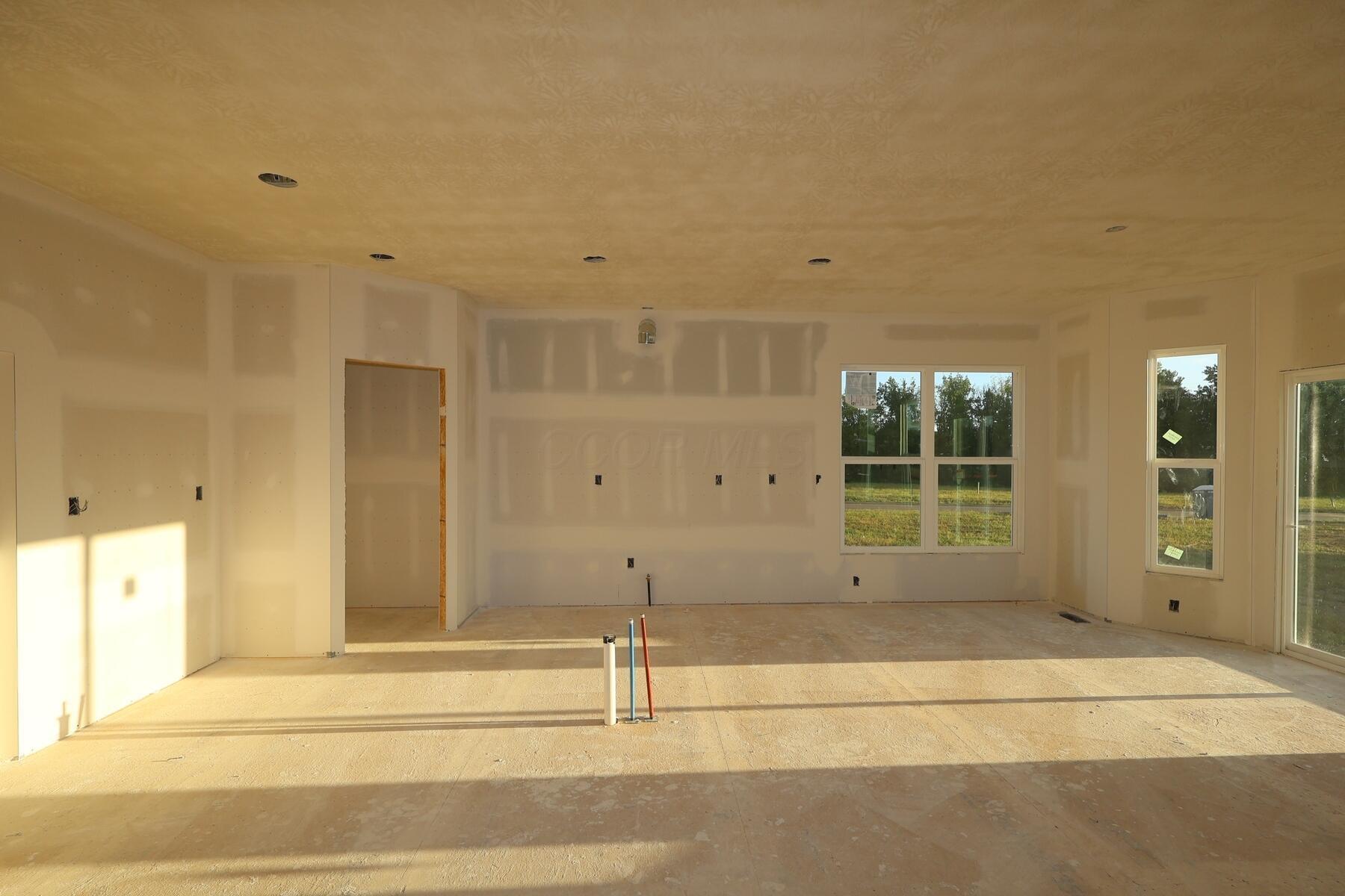 568 Fadley Loop E Property Photo 6