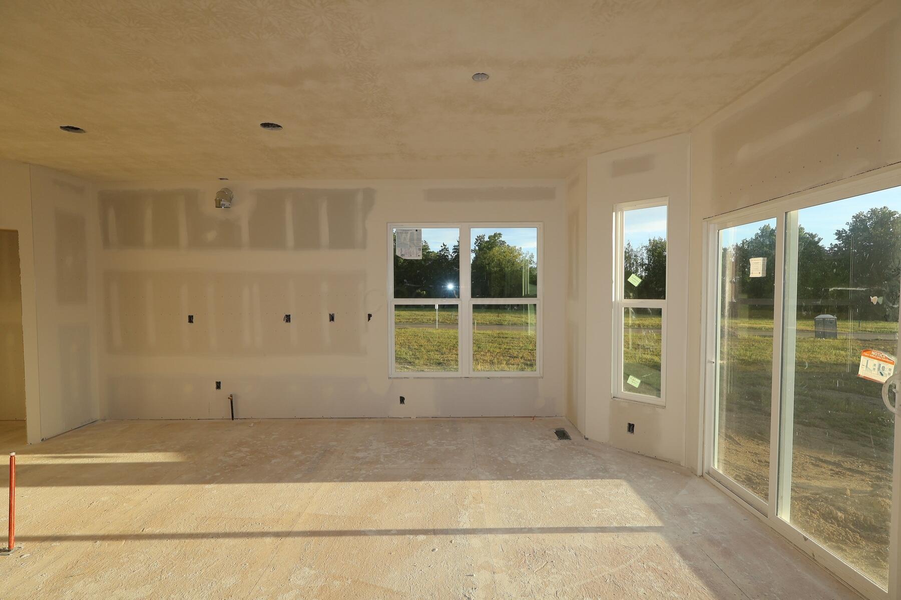 568 Fadley Loop E Property Photo 7