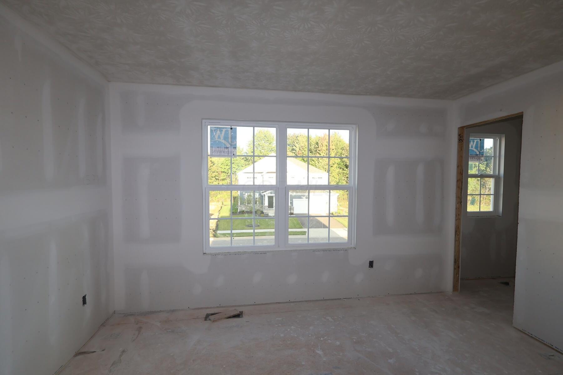 568 Fadley Loop E Property Photo 8