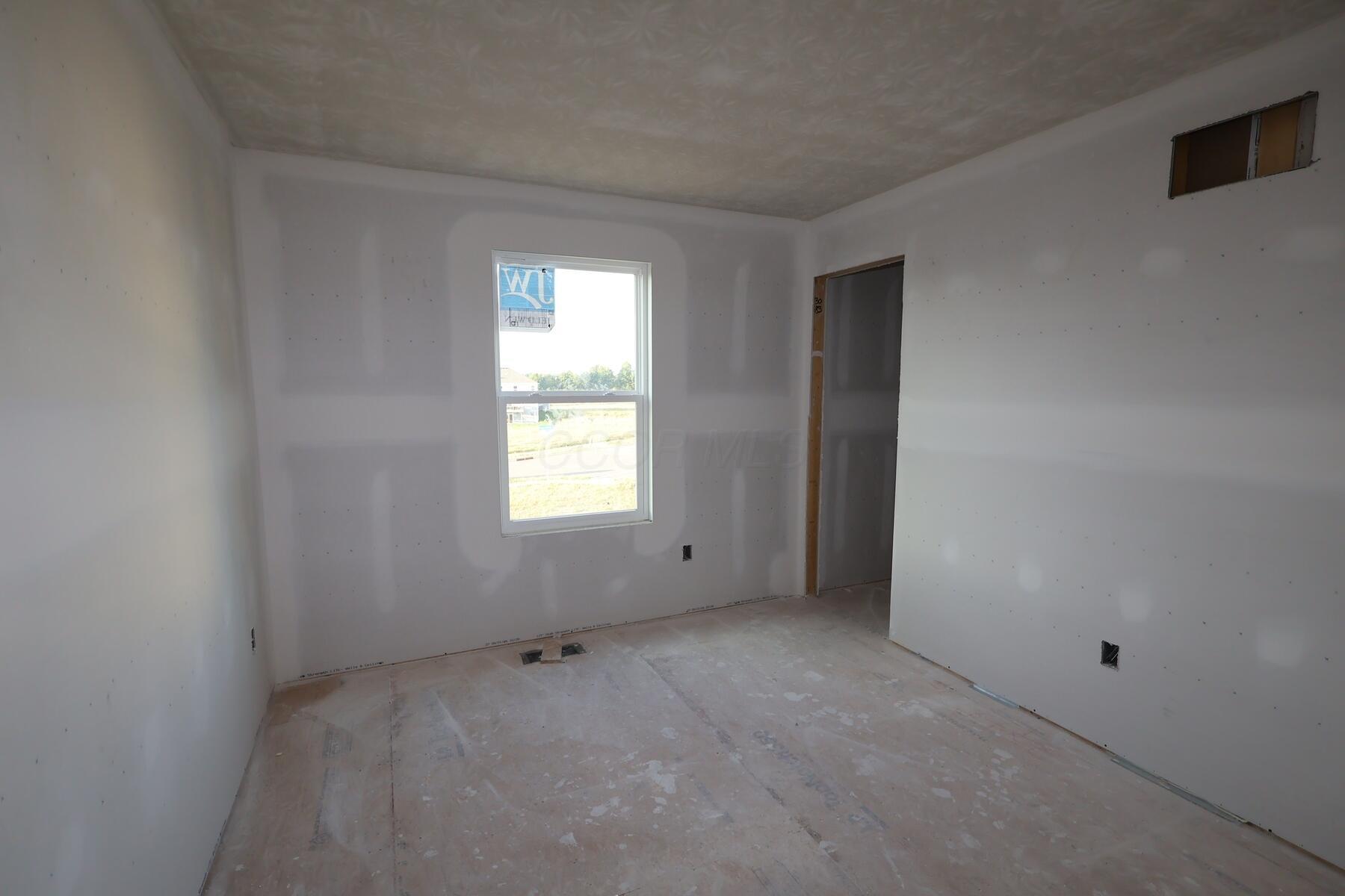 568 Fadley Loop E Property Photo 9