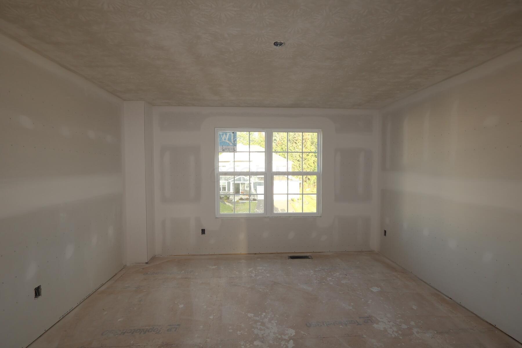 568 Fadley Loop E Property Photo 12