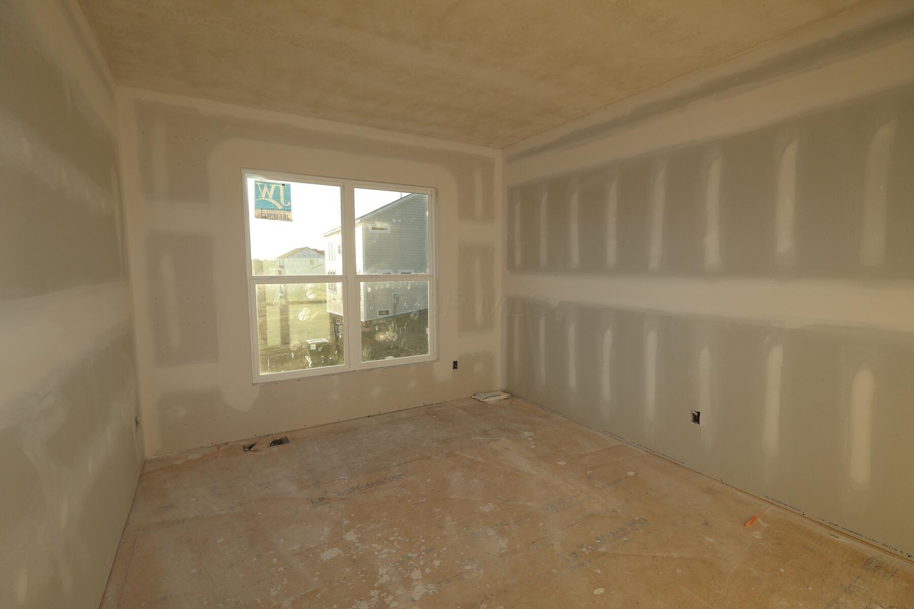 568 Fadley Loop E Property Photo 13