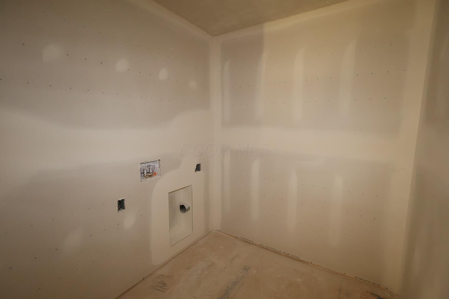 568 Fadley Loop E Property Photo 14