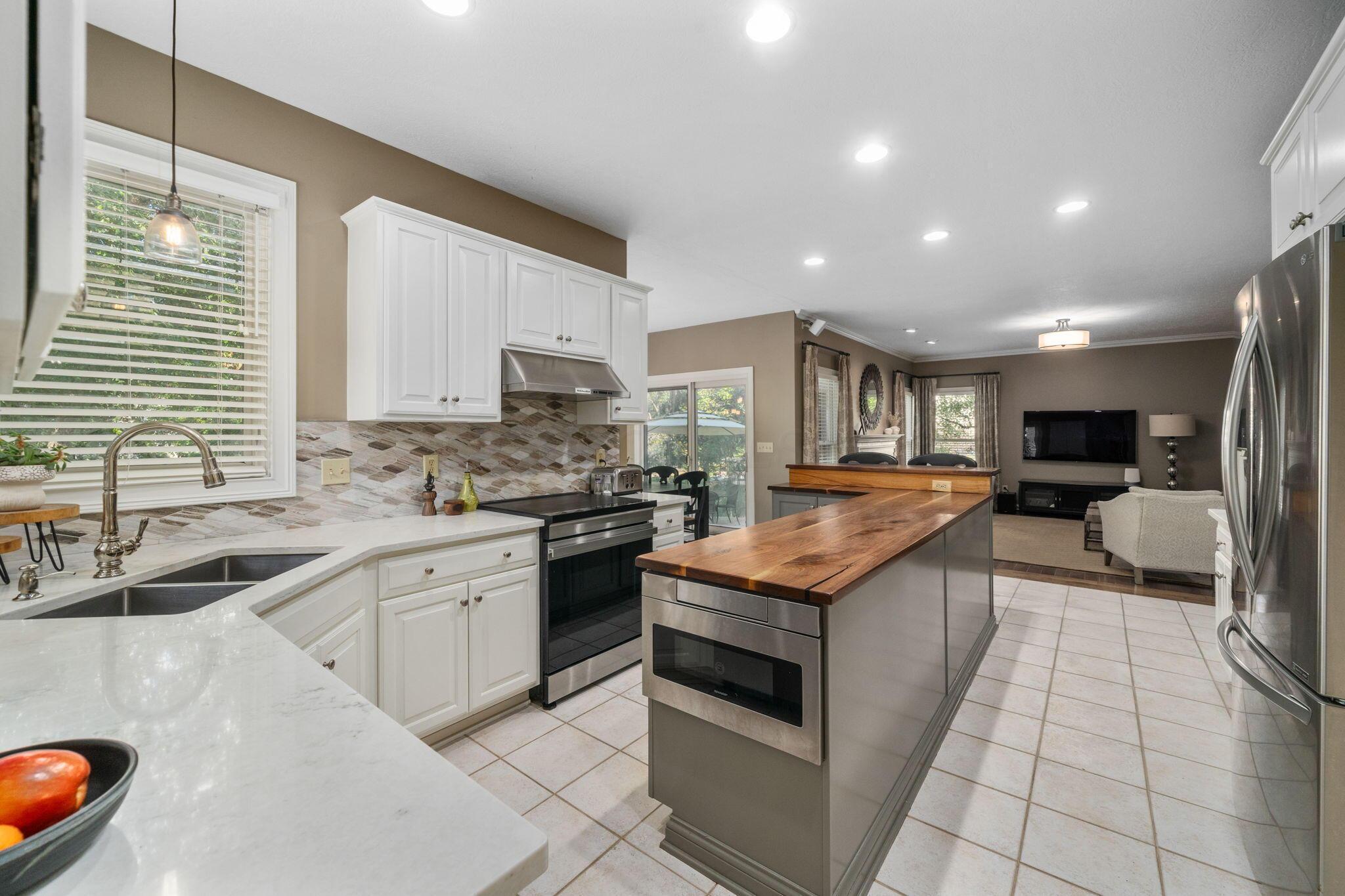 403 Ashmoore Circle E Property Photo 14