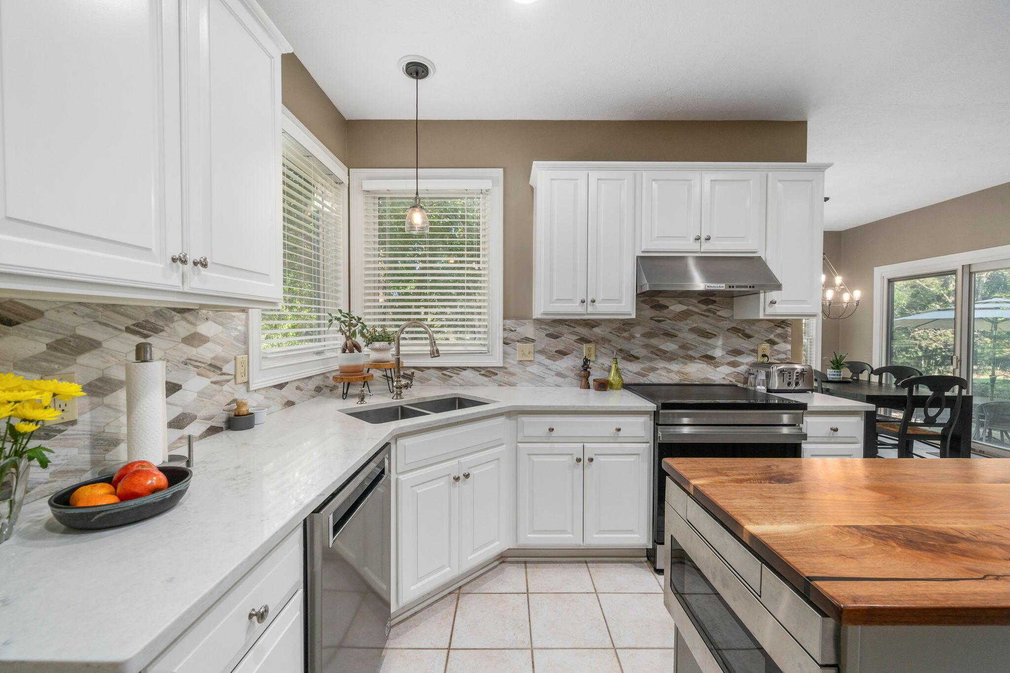 403 Ashmoore Circle E Property Photo 15