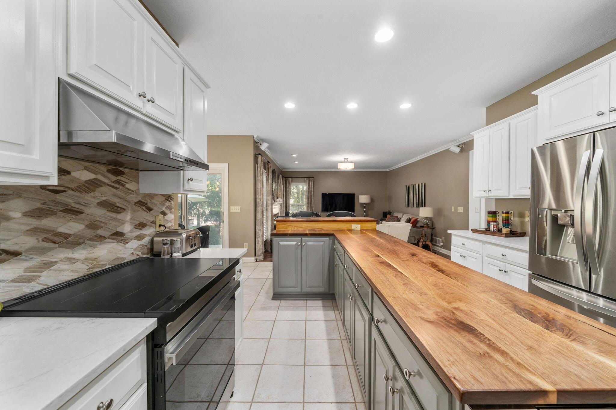 403 Ashmoore Circle E Property Photo 17