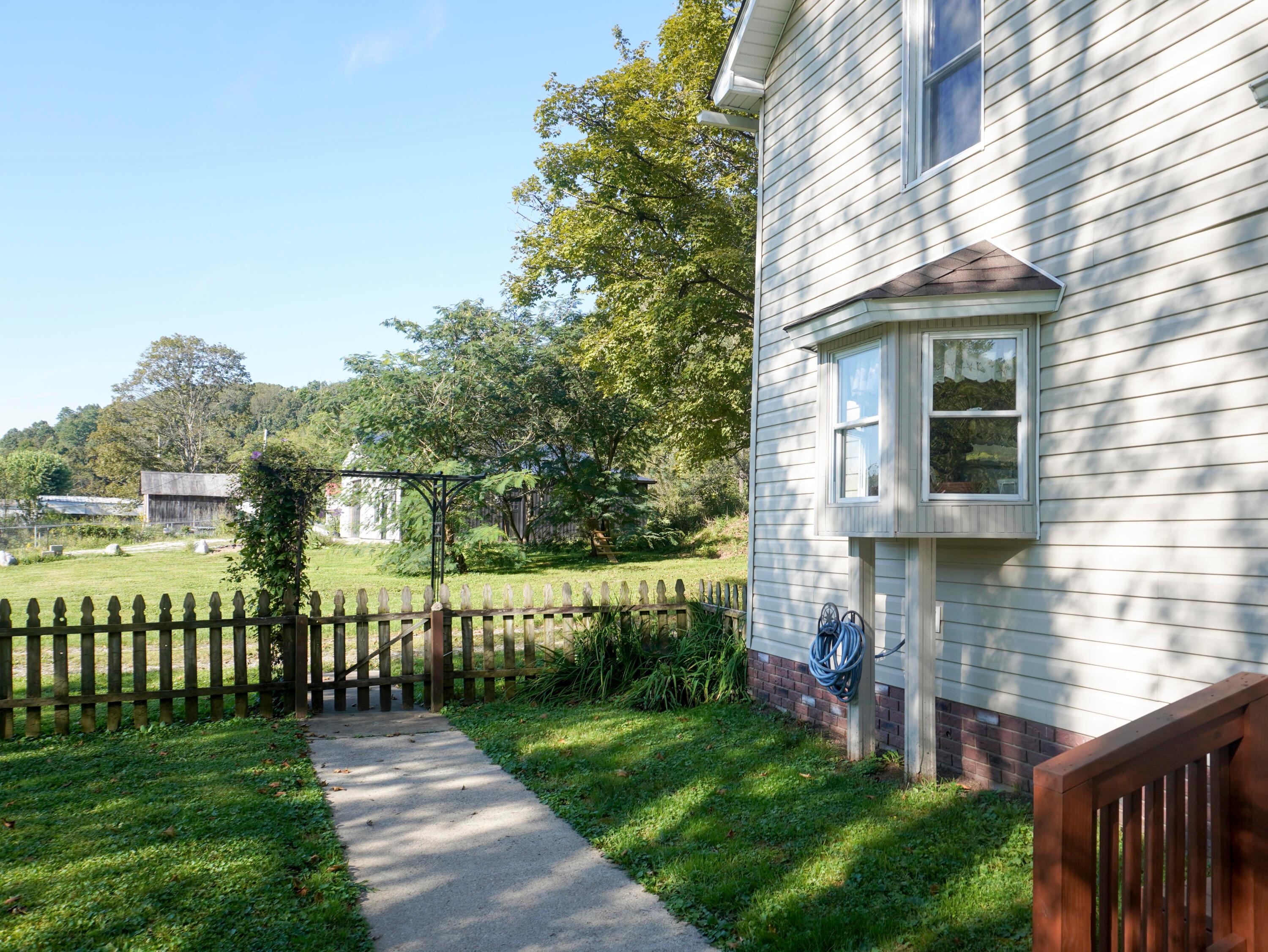 1422 State Road 56 Property Photo 5