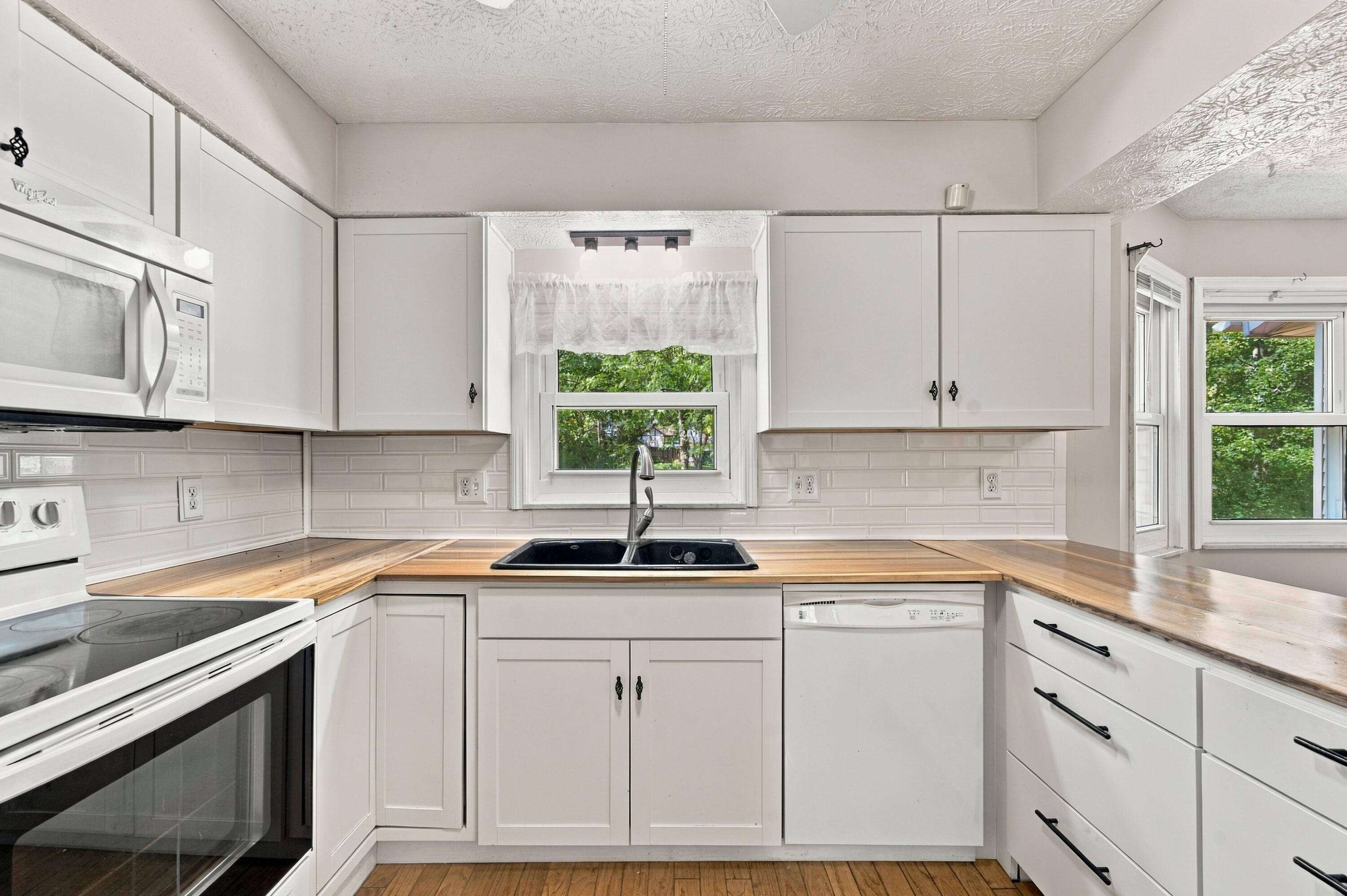 13141 Rustic Drive Property Photo 11