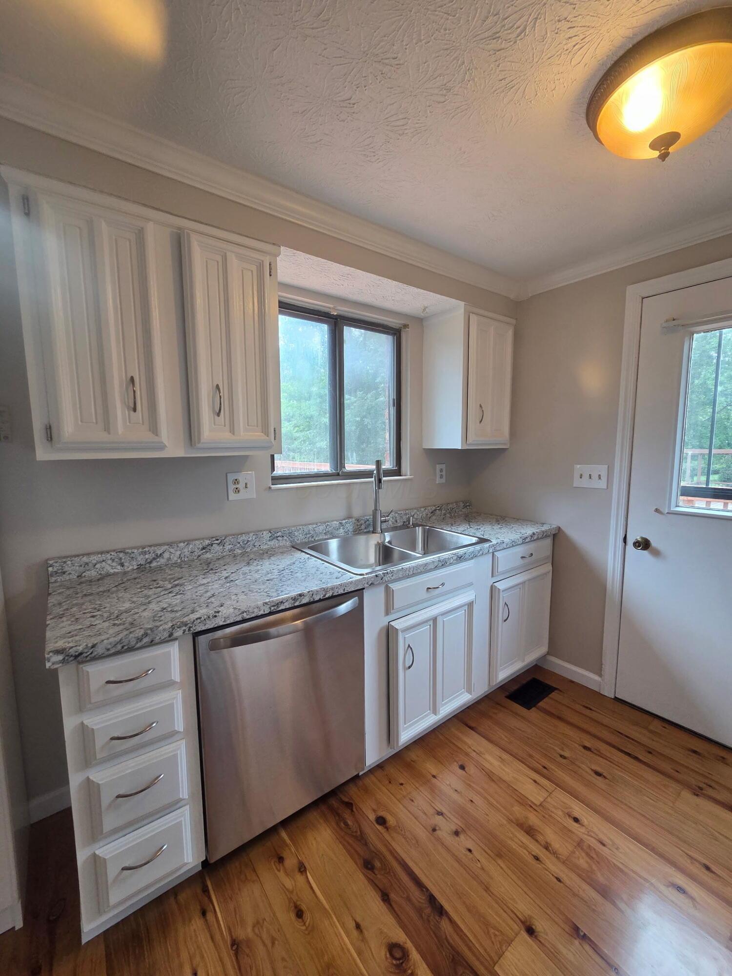 5225 Wolf Run Property Photo 7