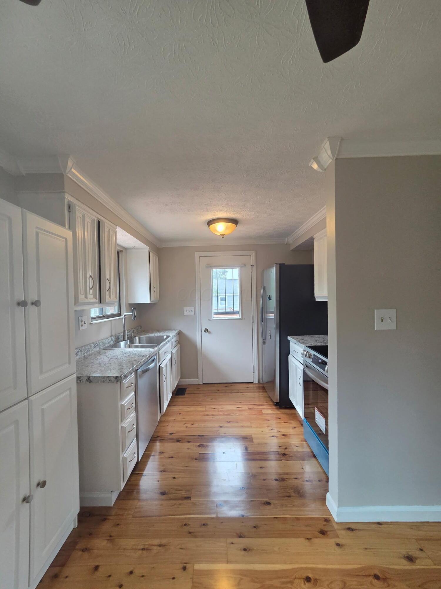 5225 Wolf Run Property Photo 8