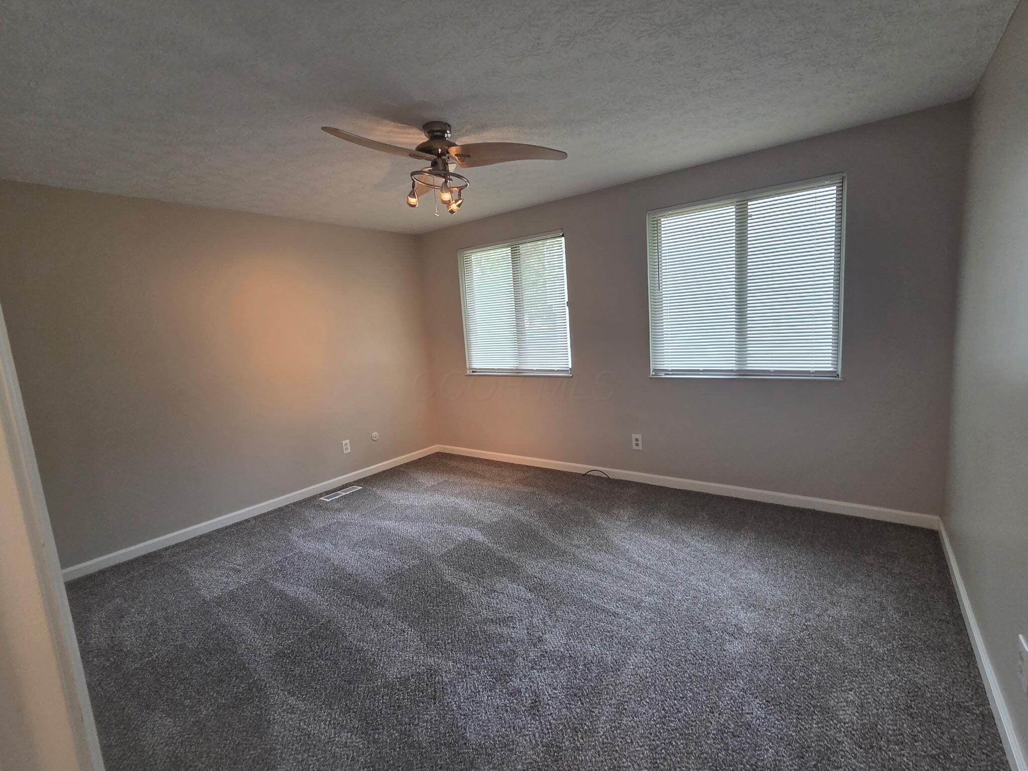 5225 Wolf Run Property Photo 9