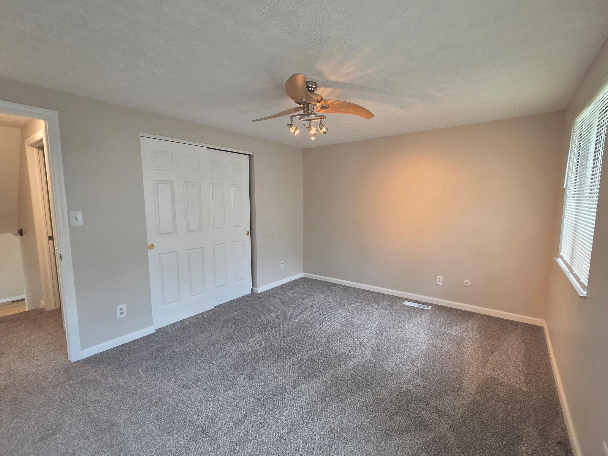 5225 Wolf Run Property Photo 10