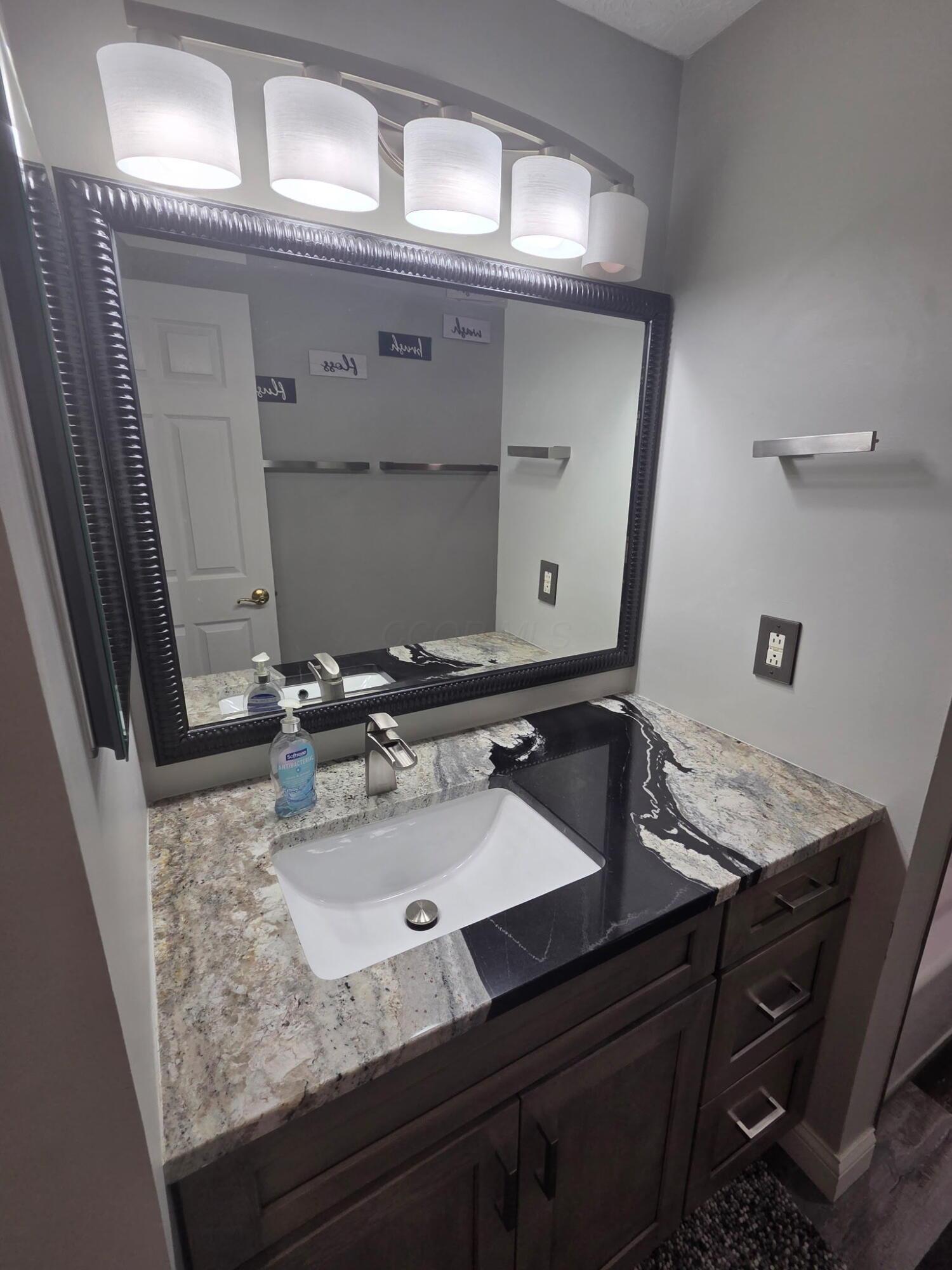 5225 Wolf Run Property Photo 16