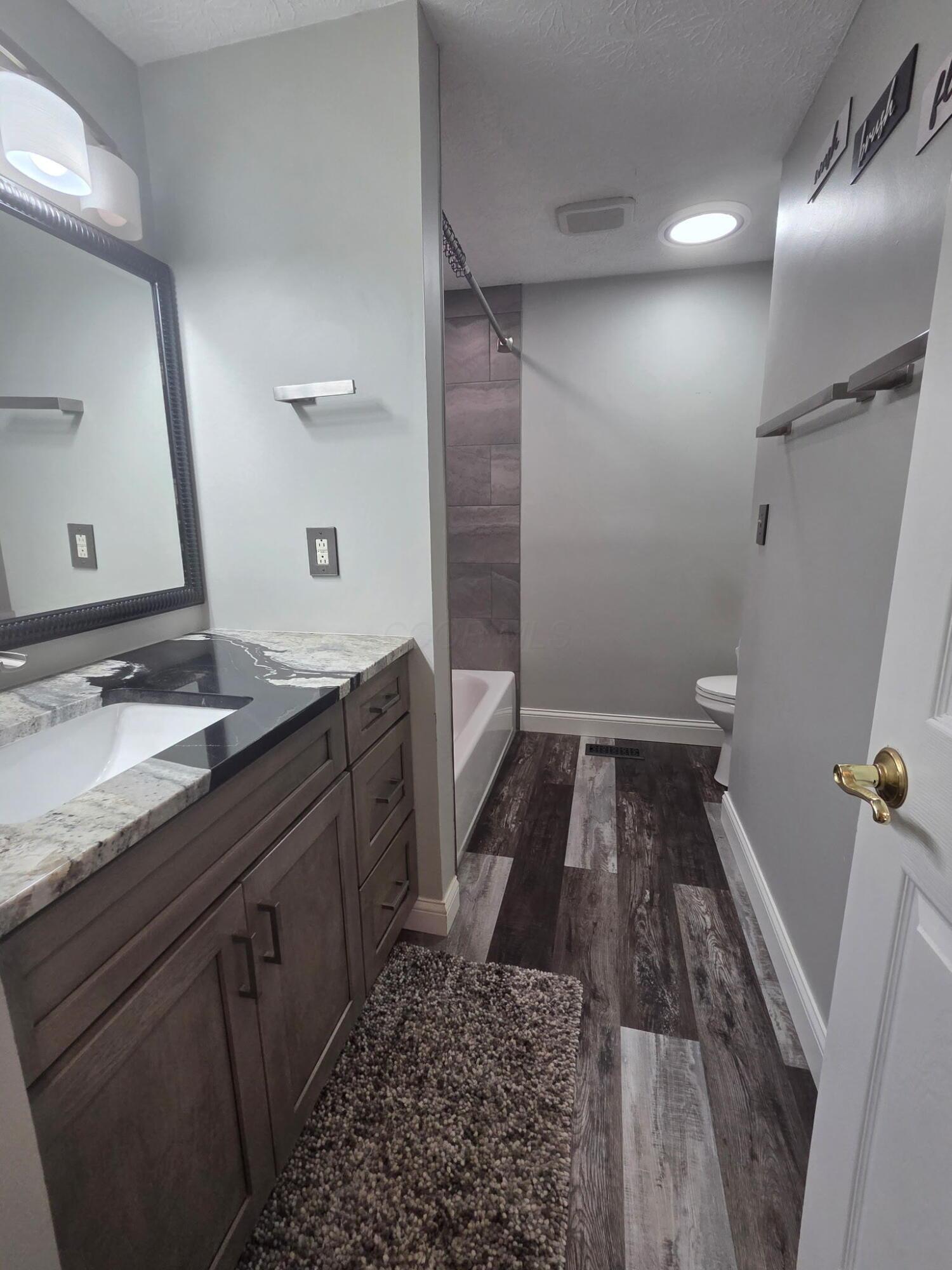 5225 Wolf Run Property Photo 17