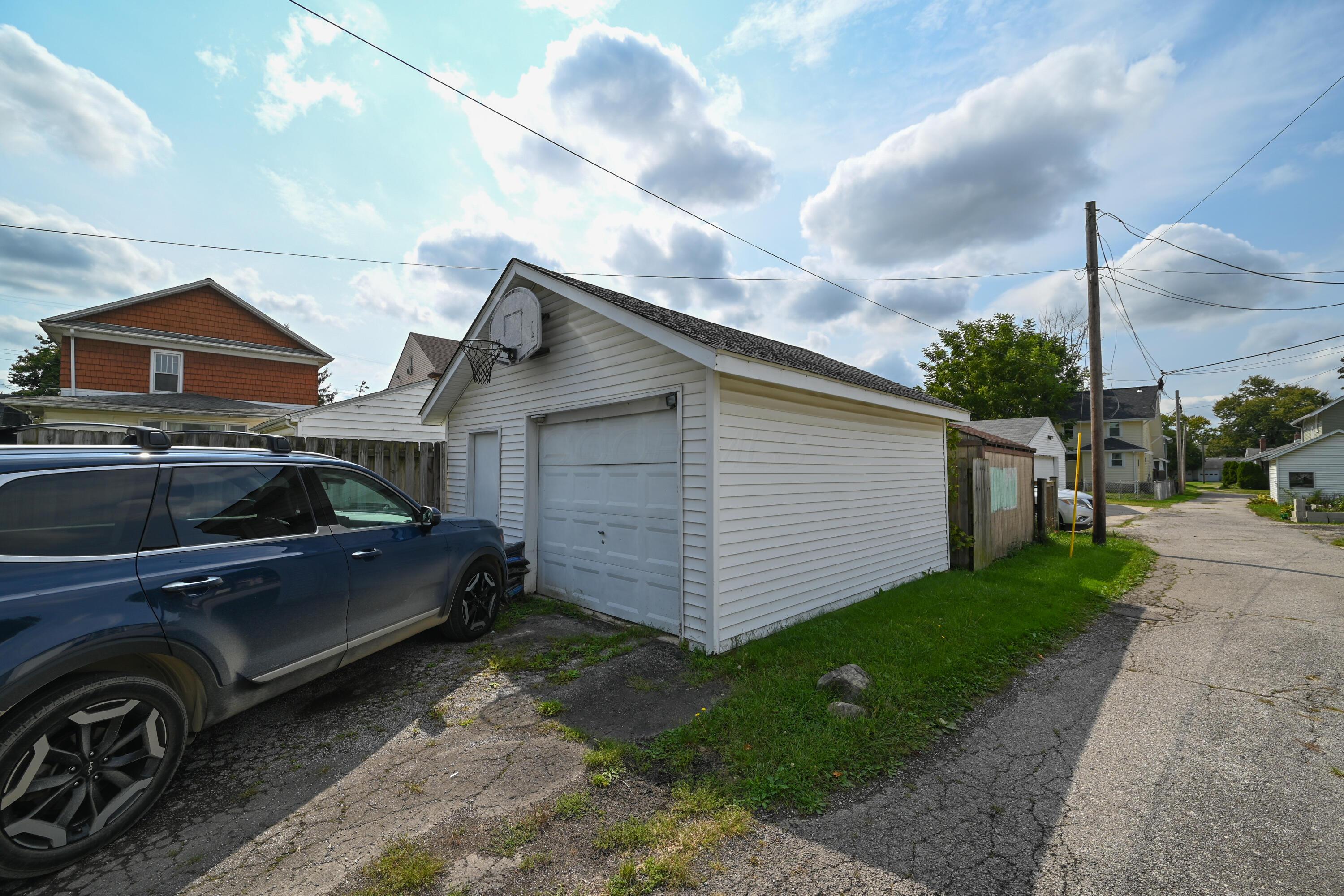 163 Merchant Avenue Property Photo 36