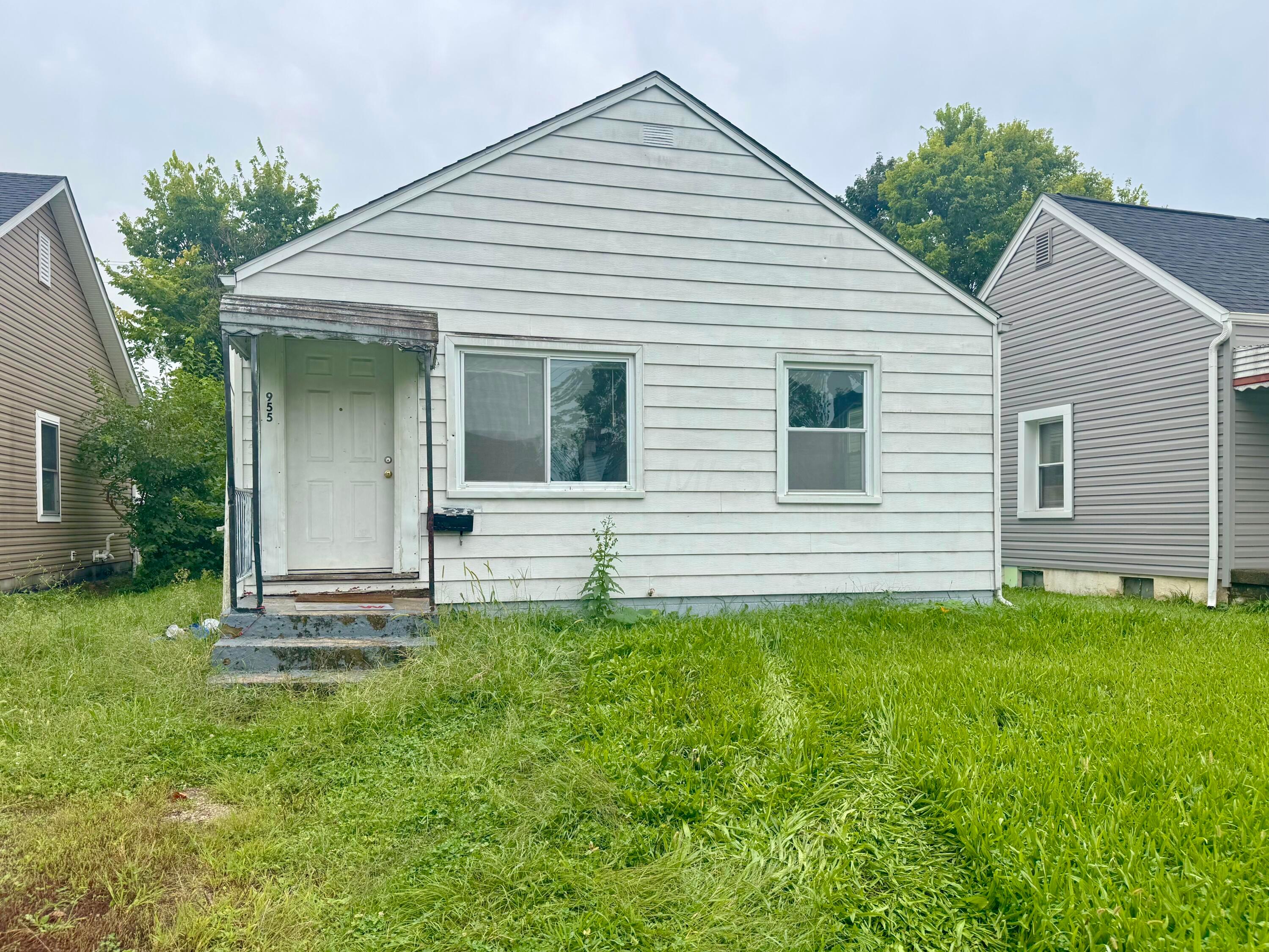 955 E 18th Avenue Property Photo 1