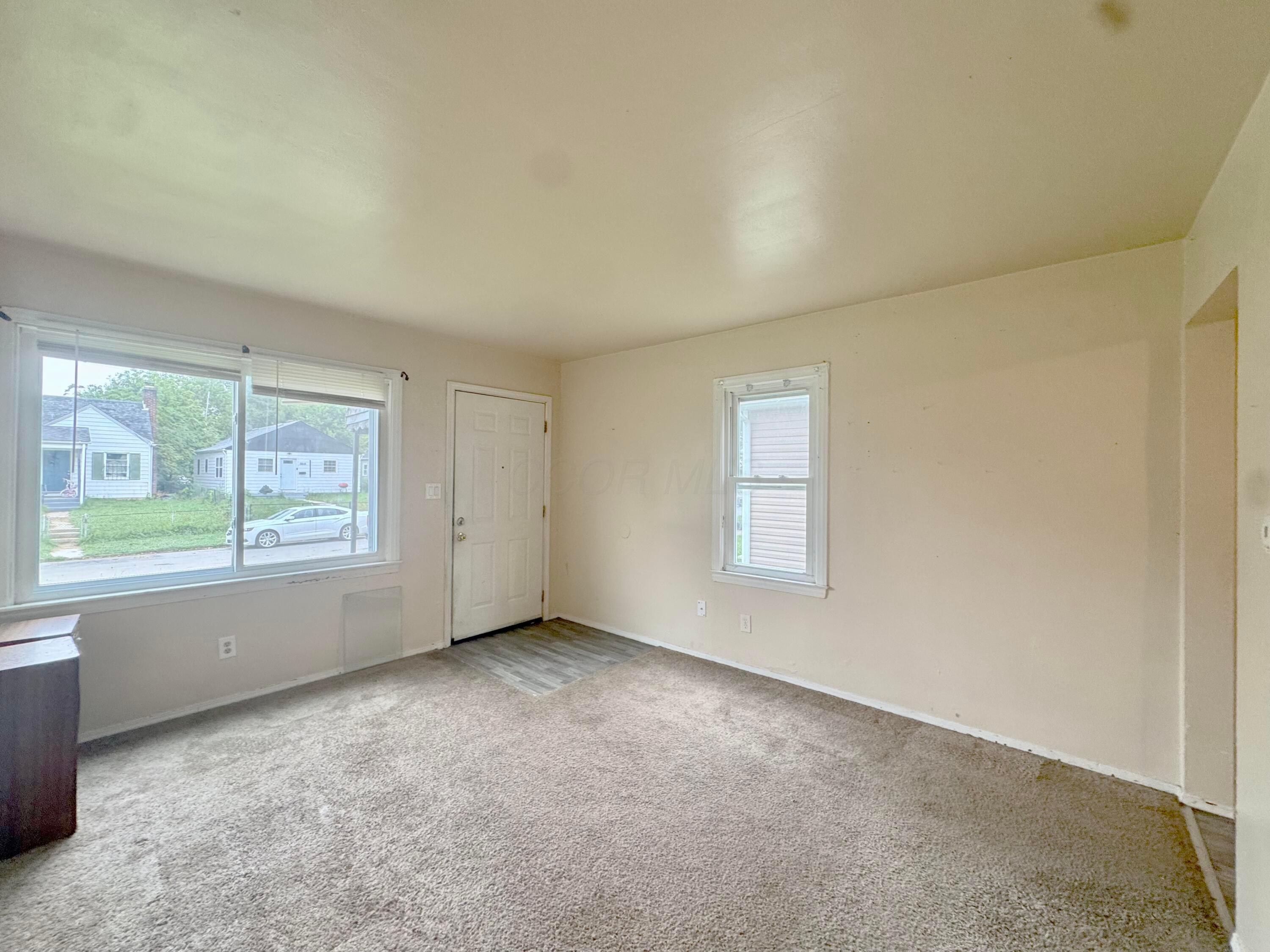 955 E 18th Avenue Property Photo 3