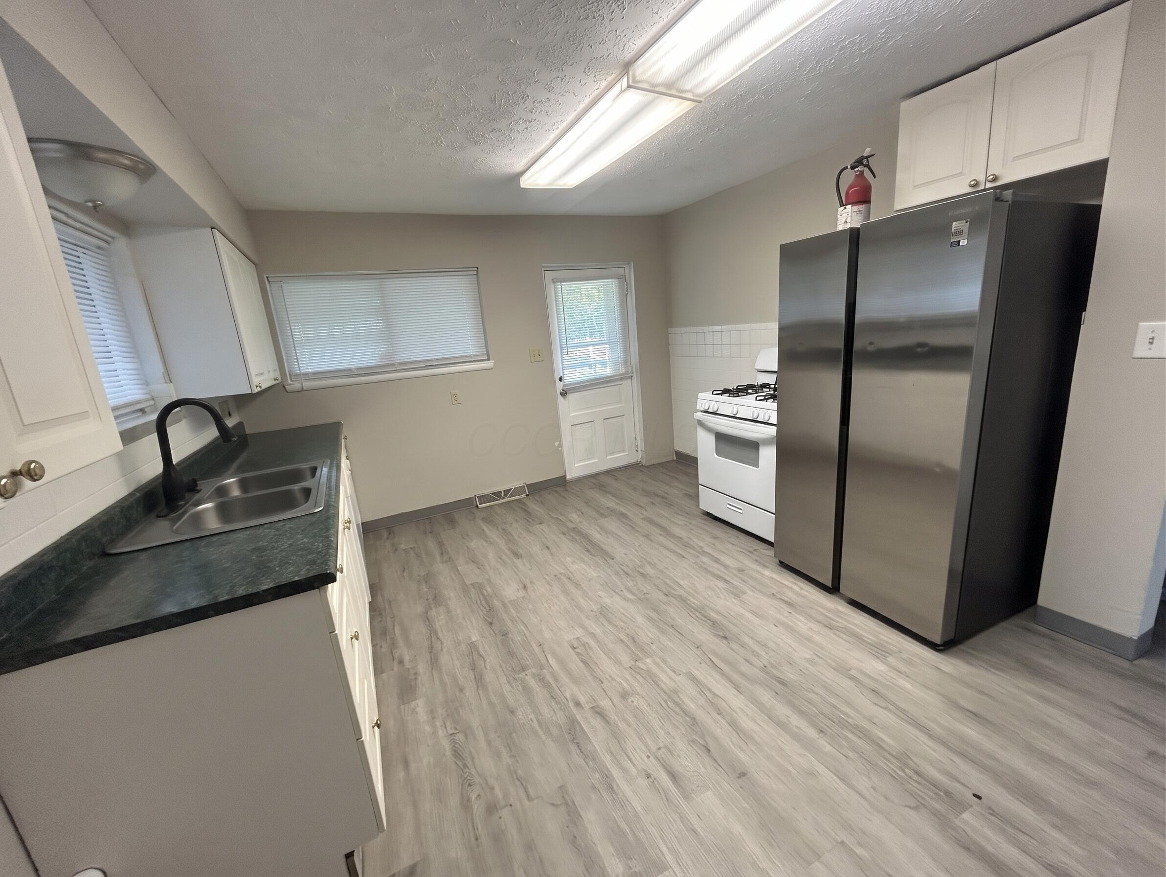 546 W 6th Avenue, Unit B Property Photo 2