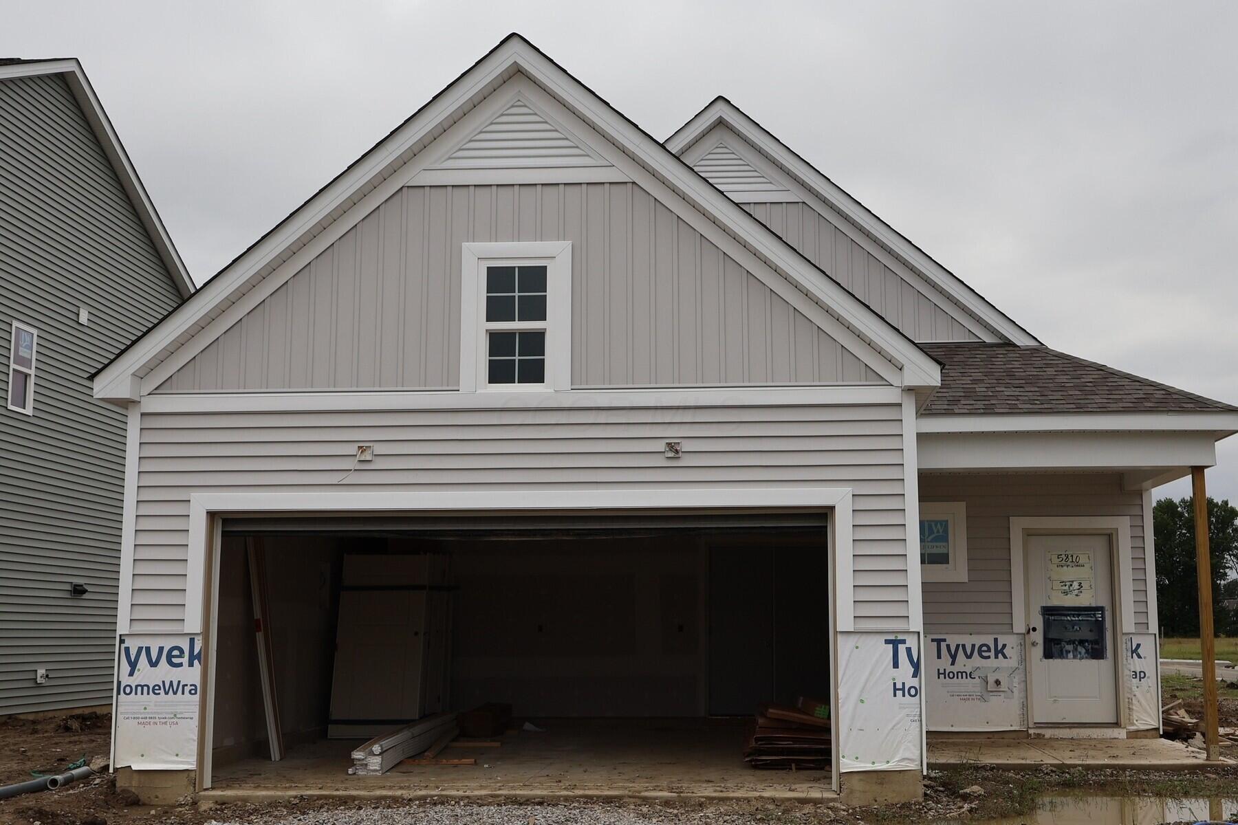 5810 Creekview Drive Property Photo 1