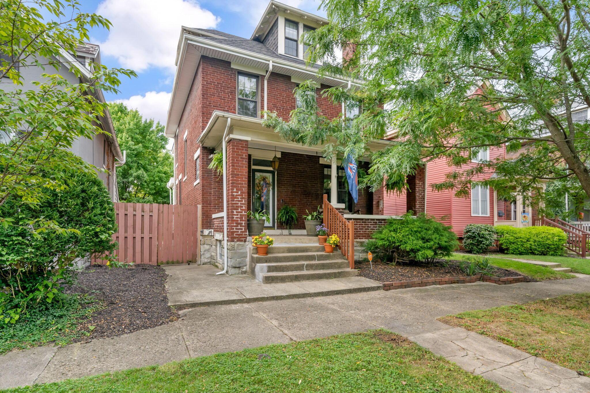 449 E Stewart Avenue Property Photo 1