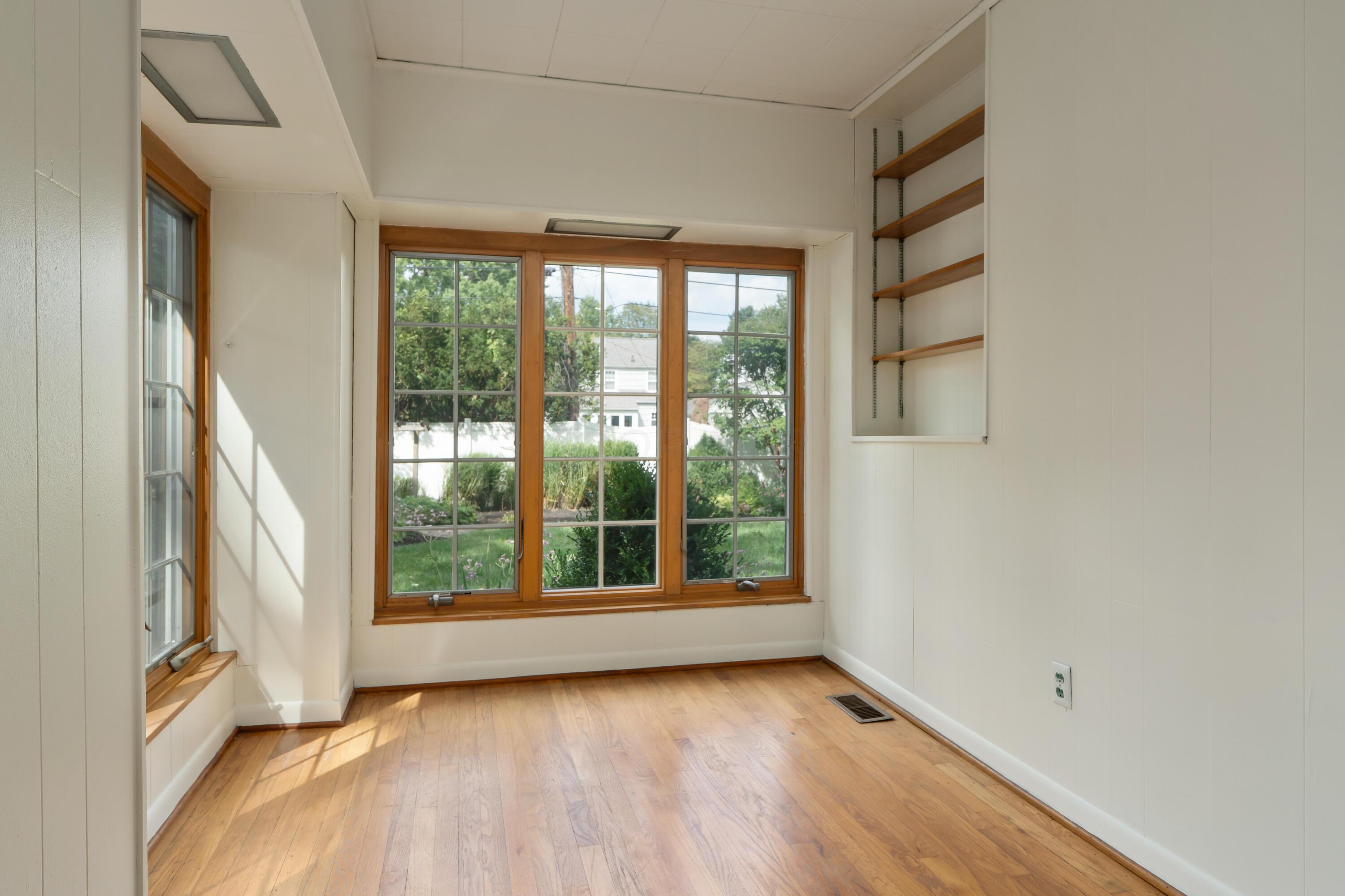 320 E Longview Avenue Property Photo 14