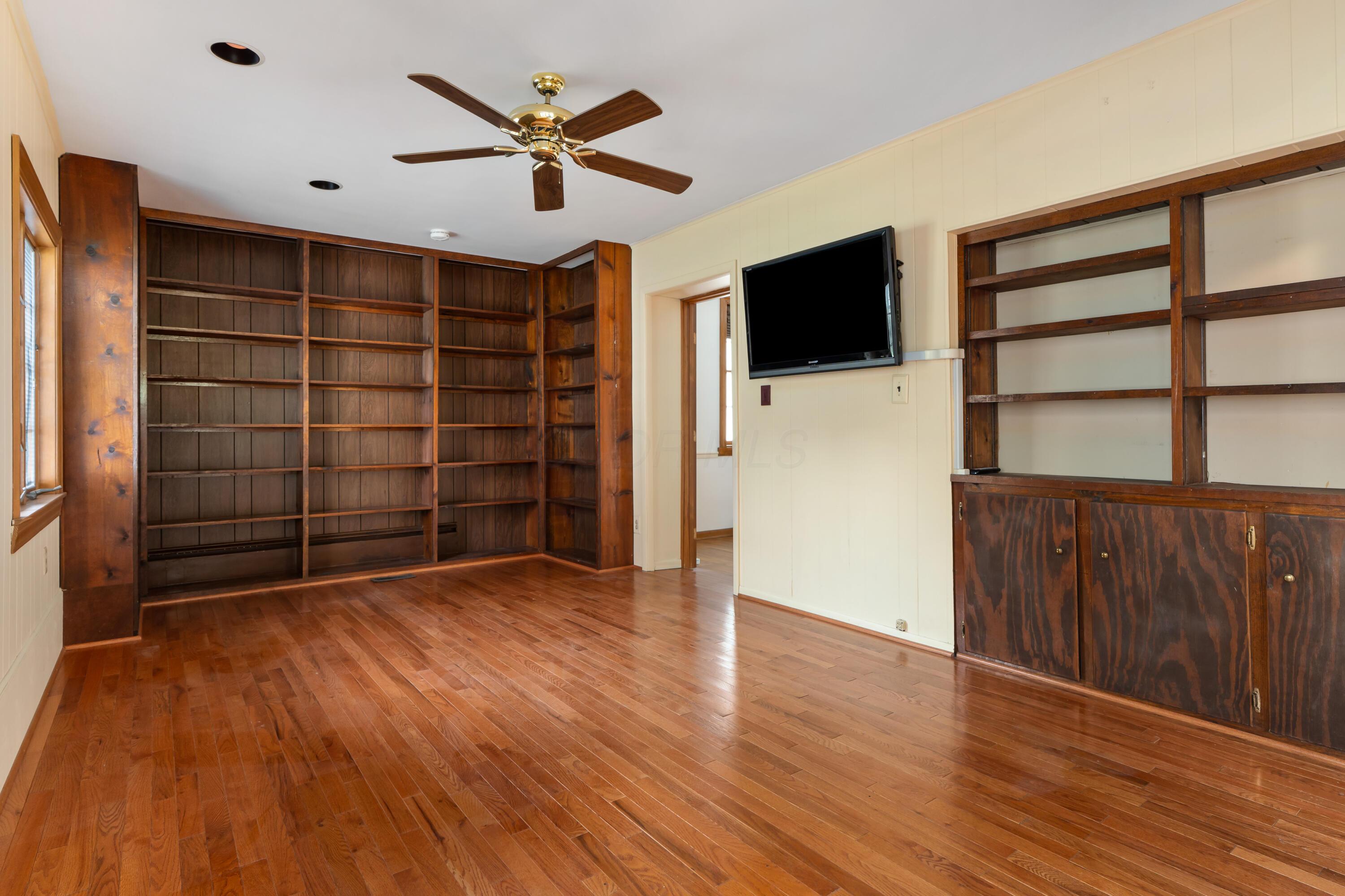320 E Longview Avenue Property Photo 21