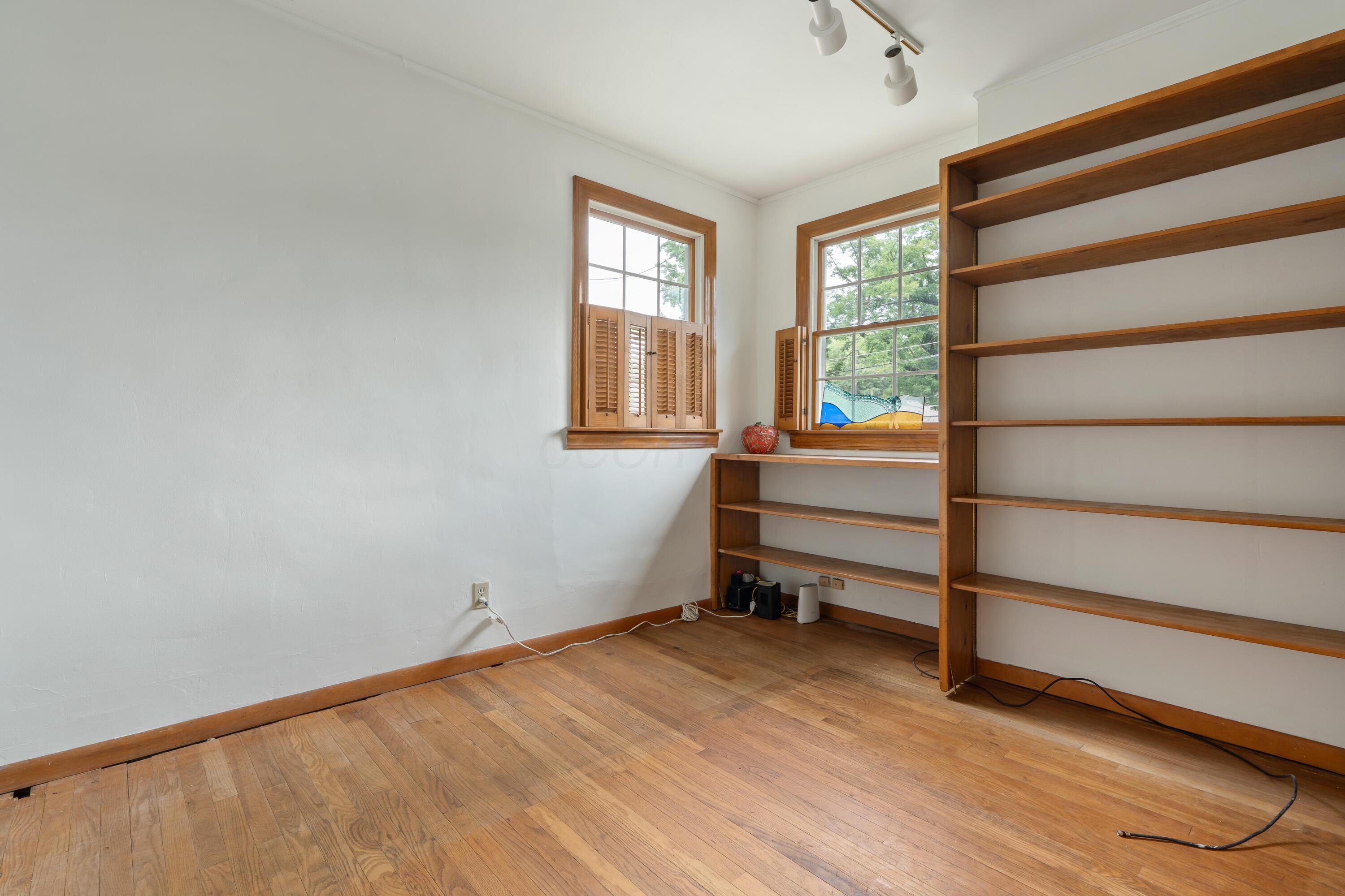 320 E Longview Avenue Property Photo 38