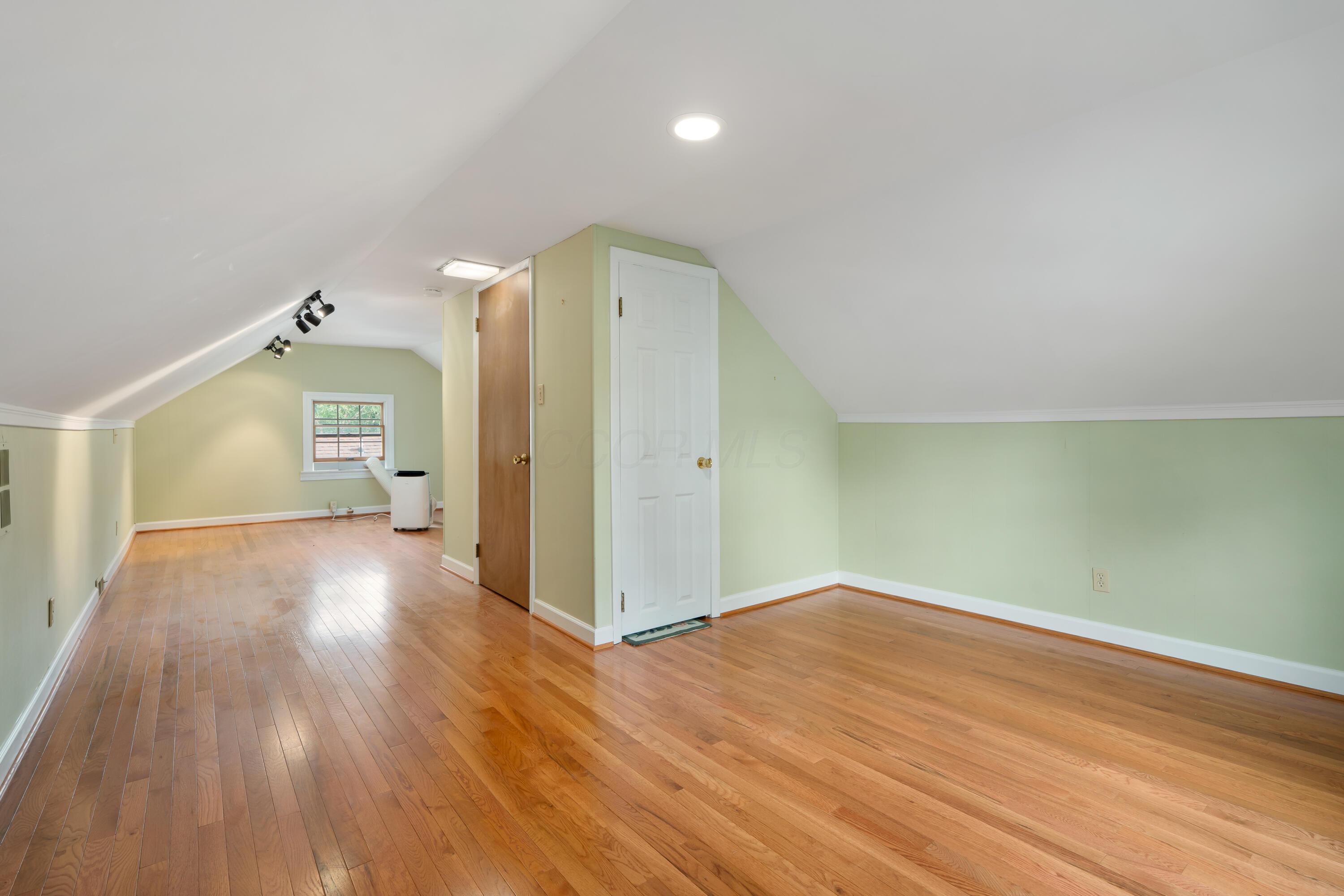 320 E Longview Avenue Property Photo 44