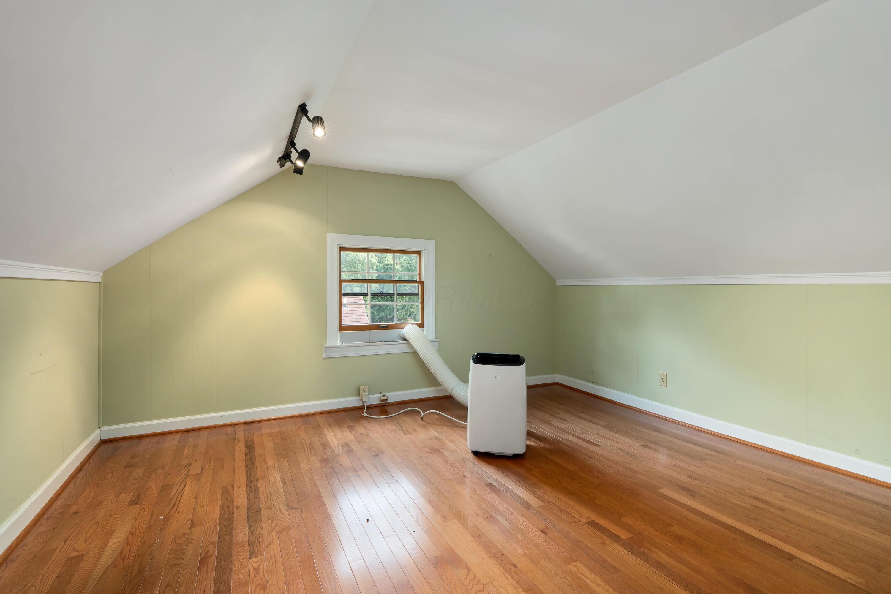320 E Longview Avenue Property Photo 46