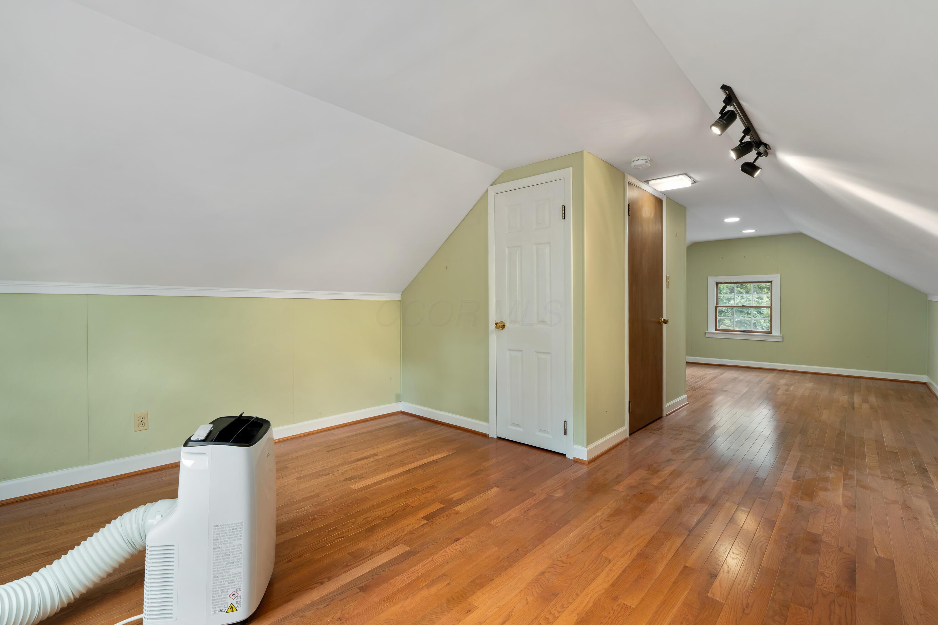 320 E Longview Avenue Property Photo 47
