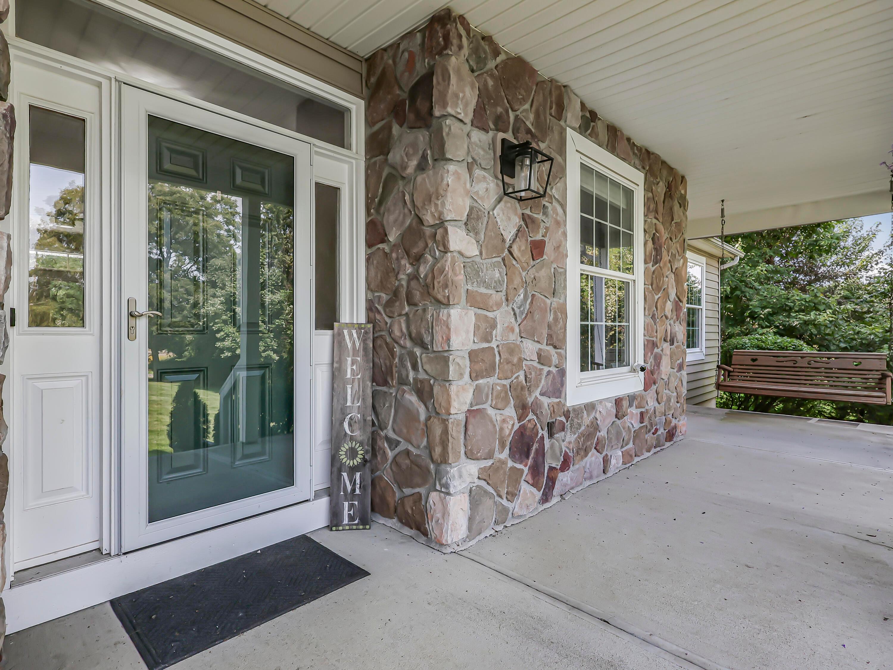 5876 Jaycox Road Property Photo 3